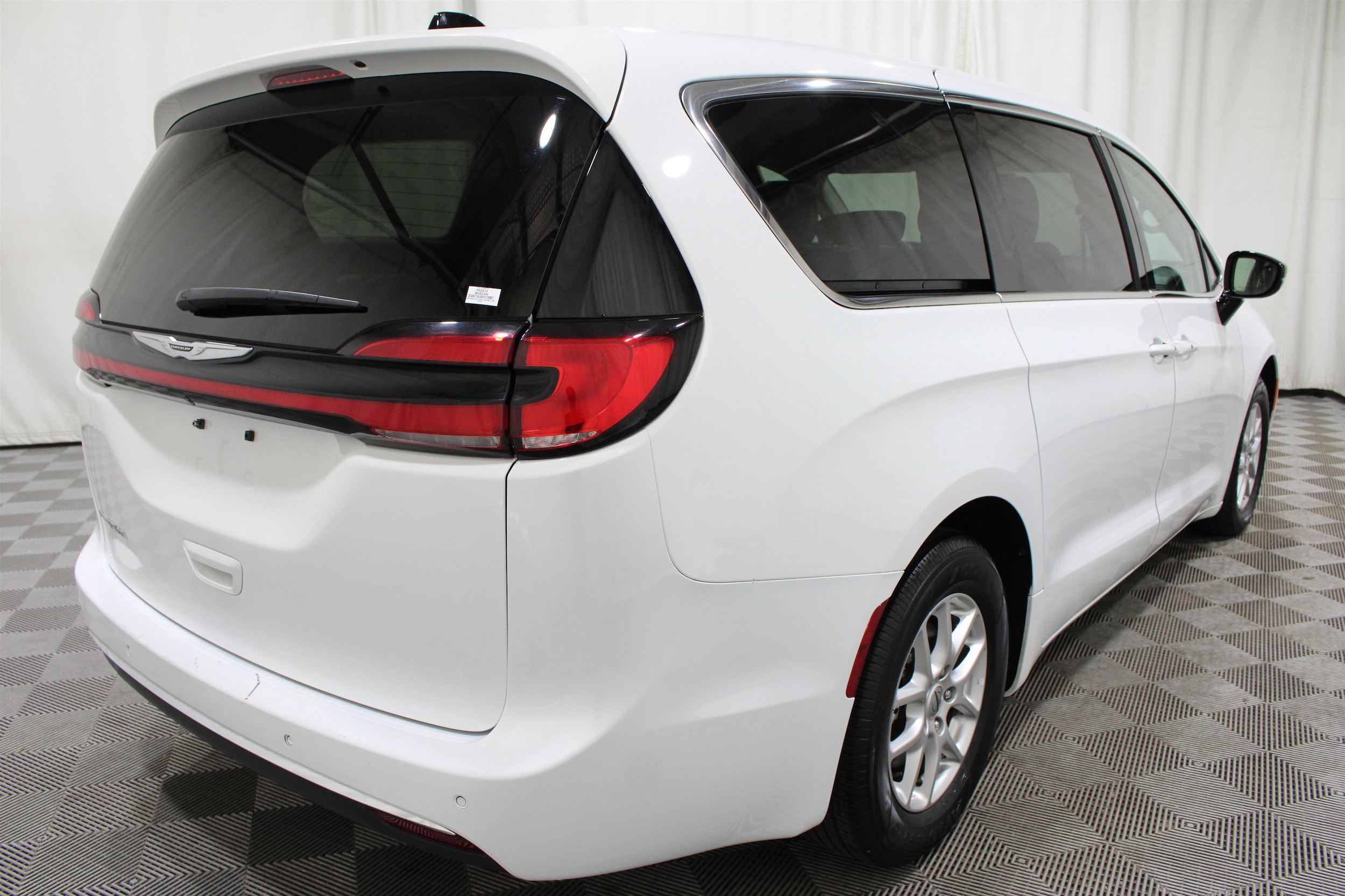 2024 Chrysler Pacifica Touring L - Photo 30