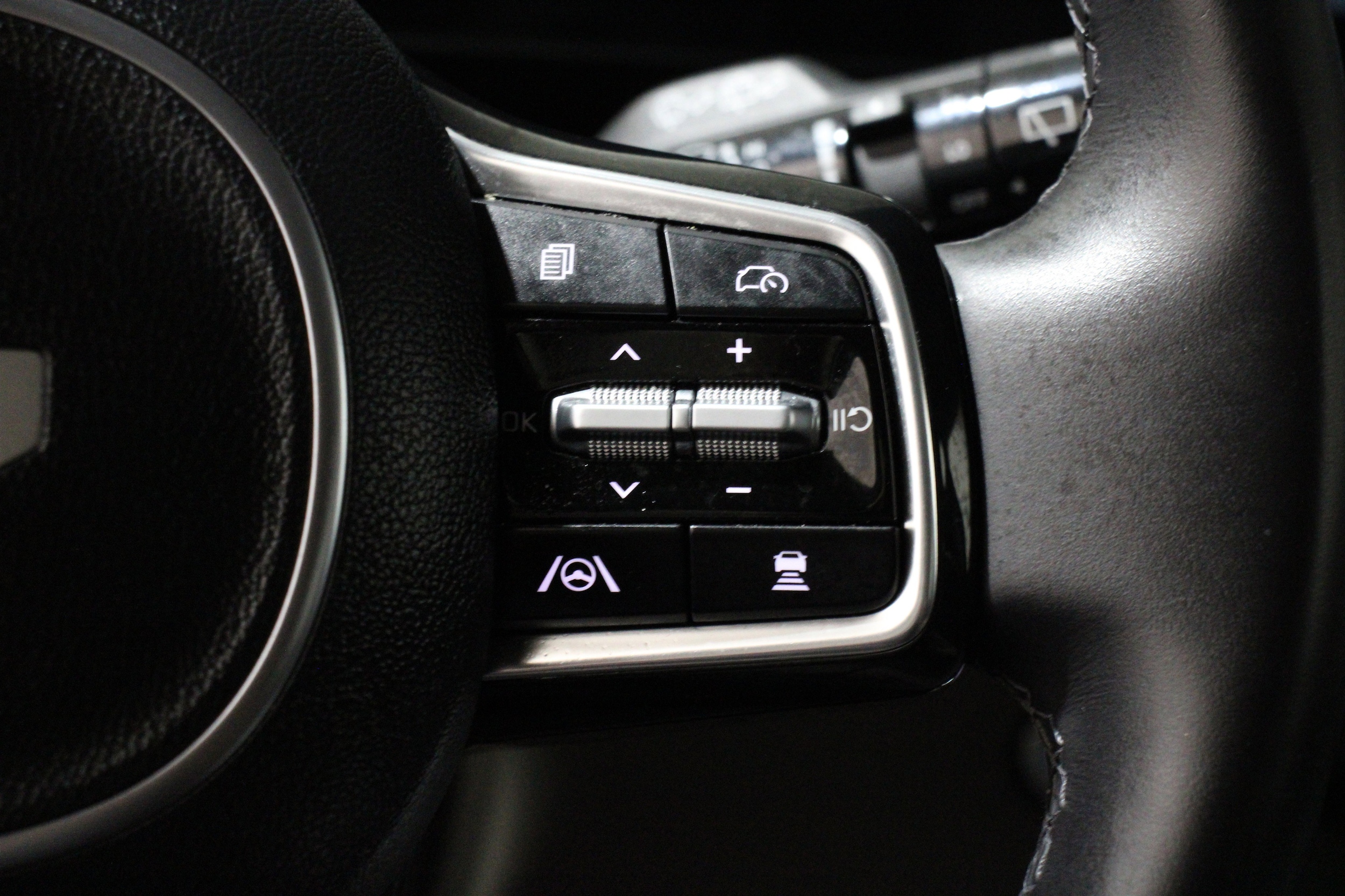2025 Kia Carnival LXS - Photo 10
