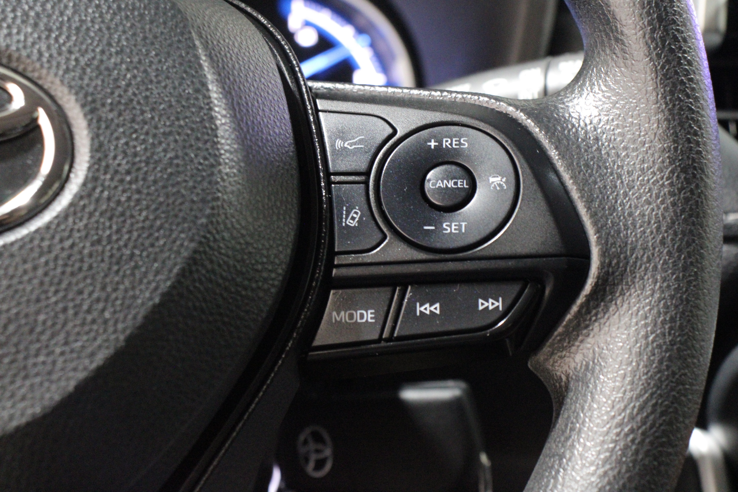 2024 Toyota RAV4 LE - Photo 10
