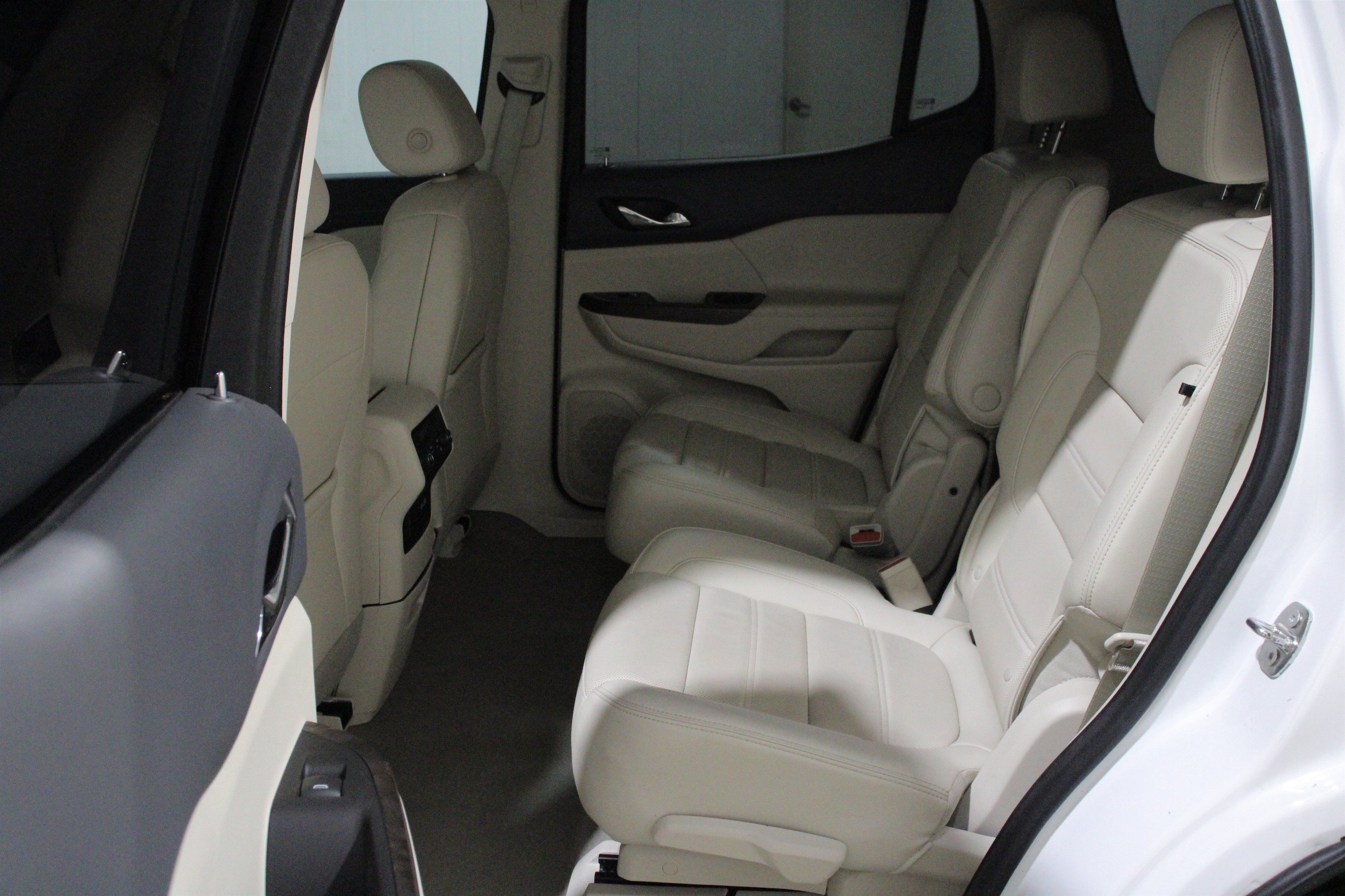 2023 GMC Acadia Denali - Photo 24