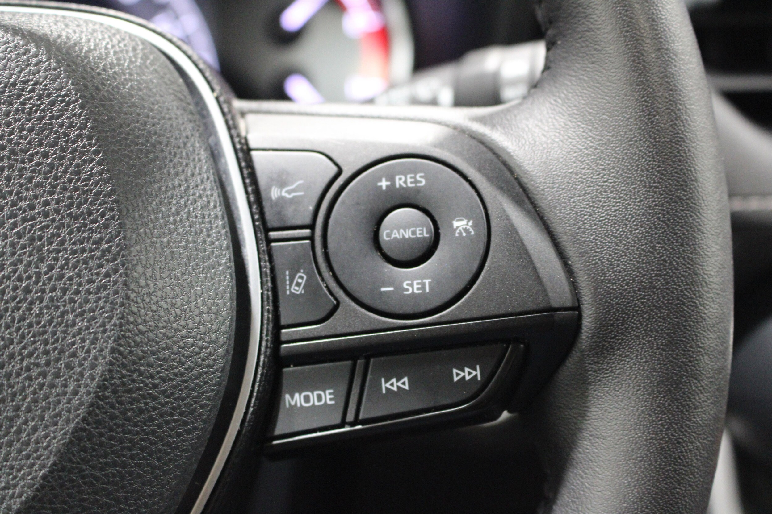 2023 Toyota RAV4 XLE - Photo 12