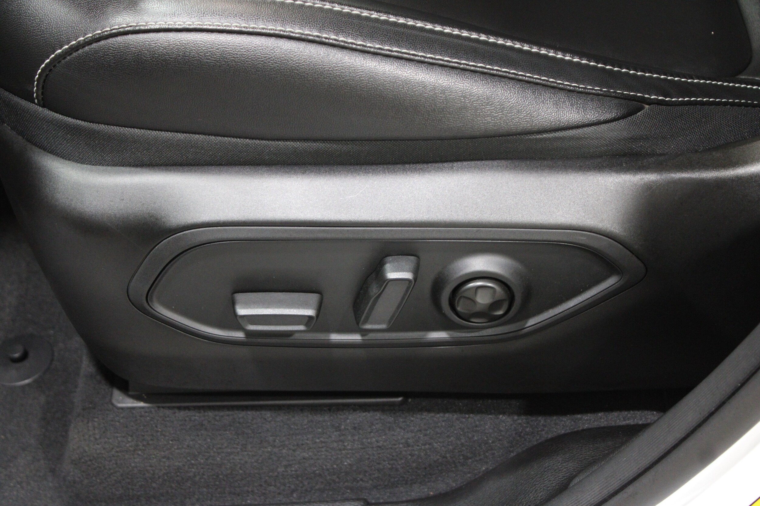 2024 Jeep Grand Cherokee Limited photo 3