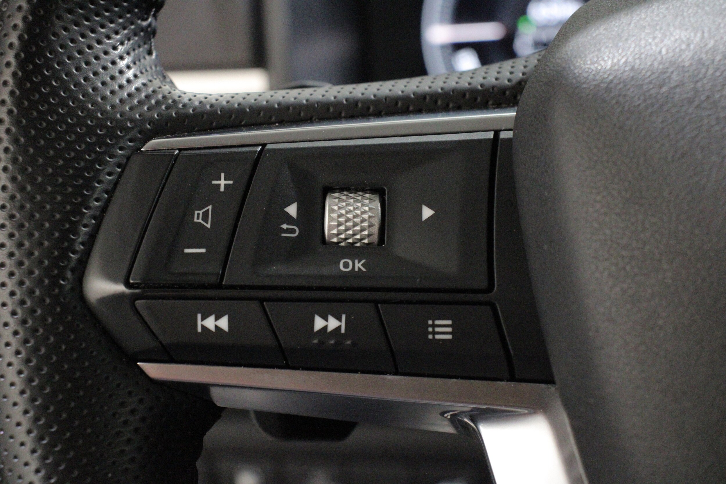 2024 Mitsubishi Outlander Plug-in Hybrid SEL - Photo 9