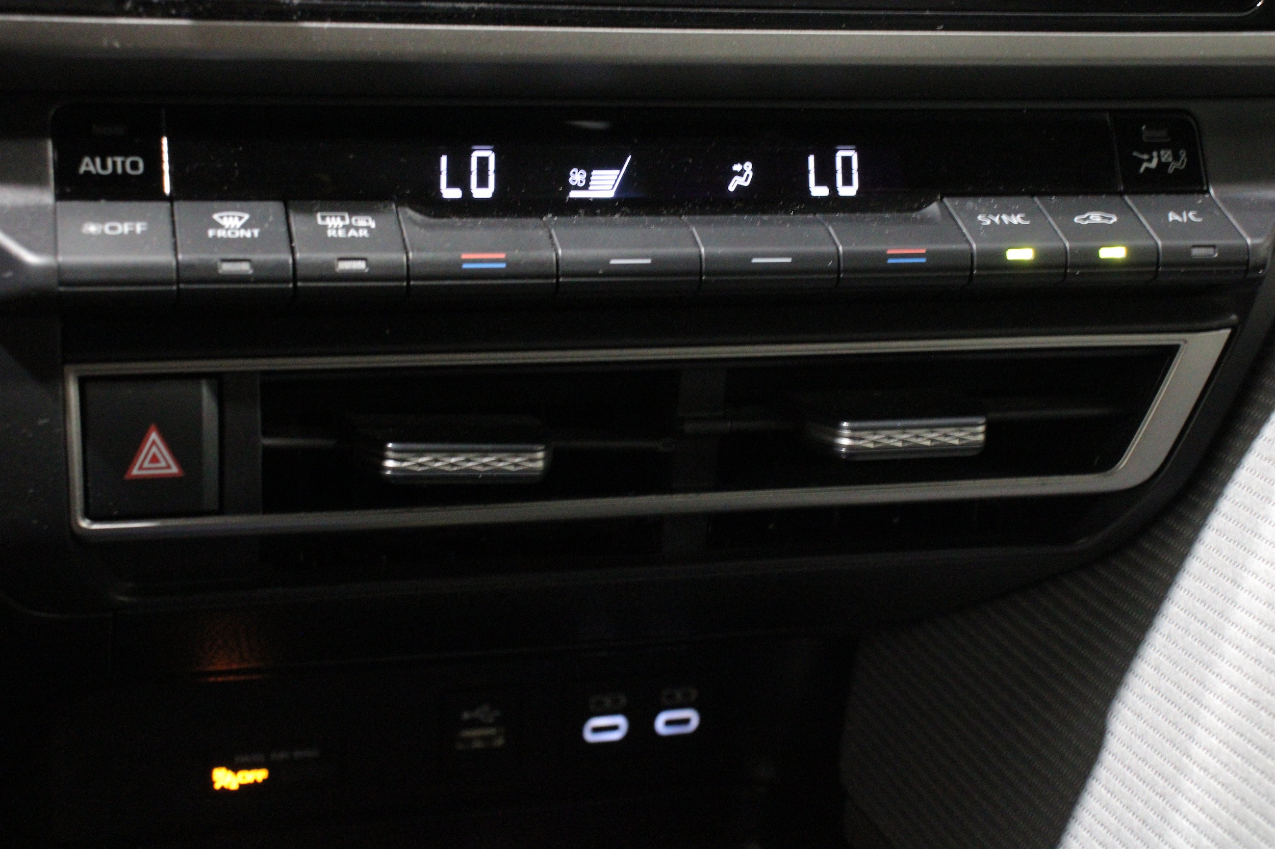 2025 Toyota Camry SE - Photo 18