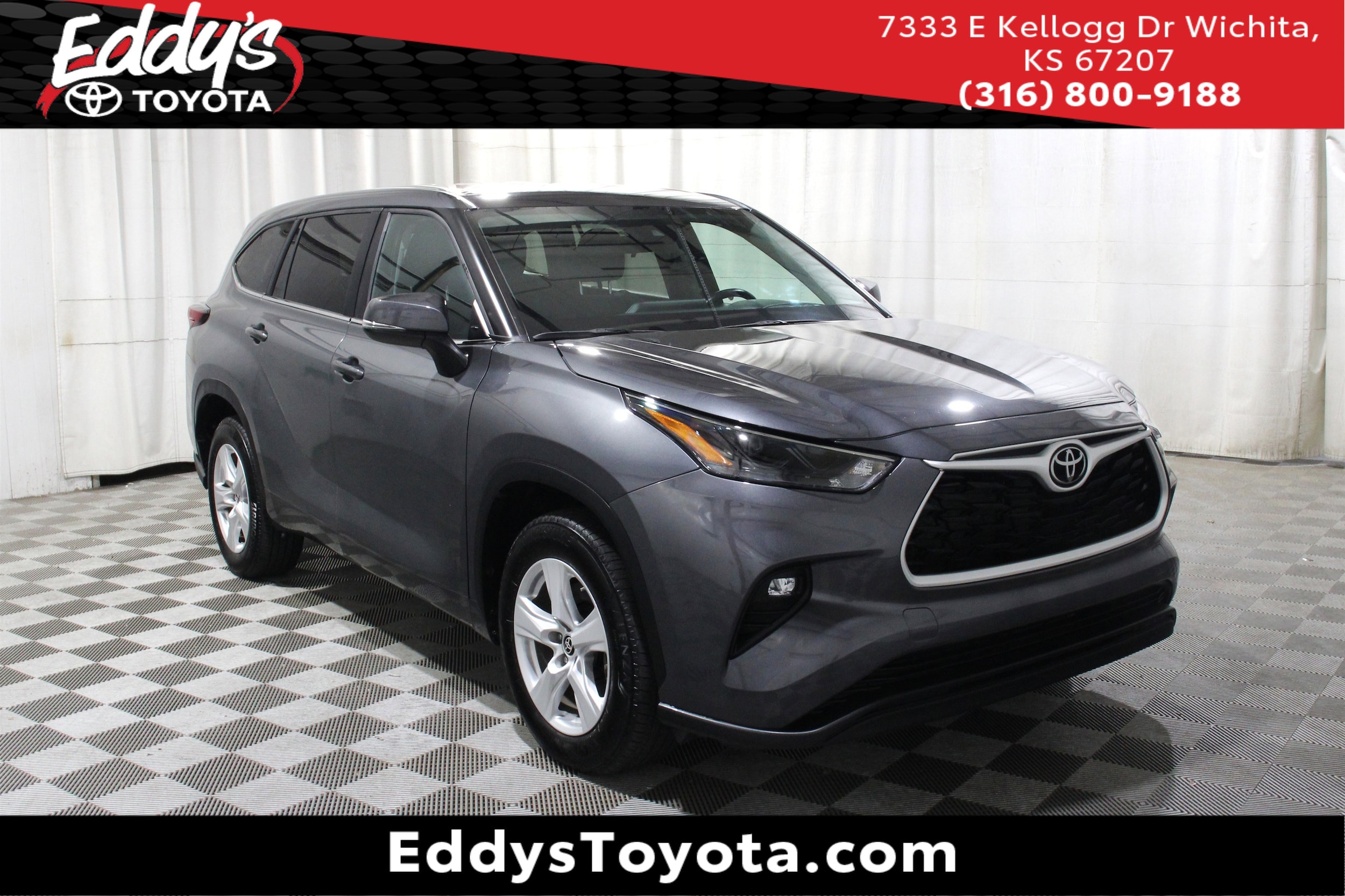 2024 Toyota Highlander LE's photo