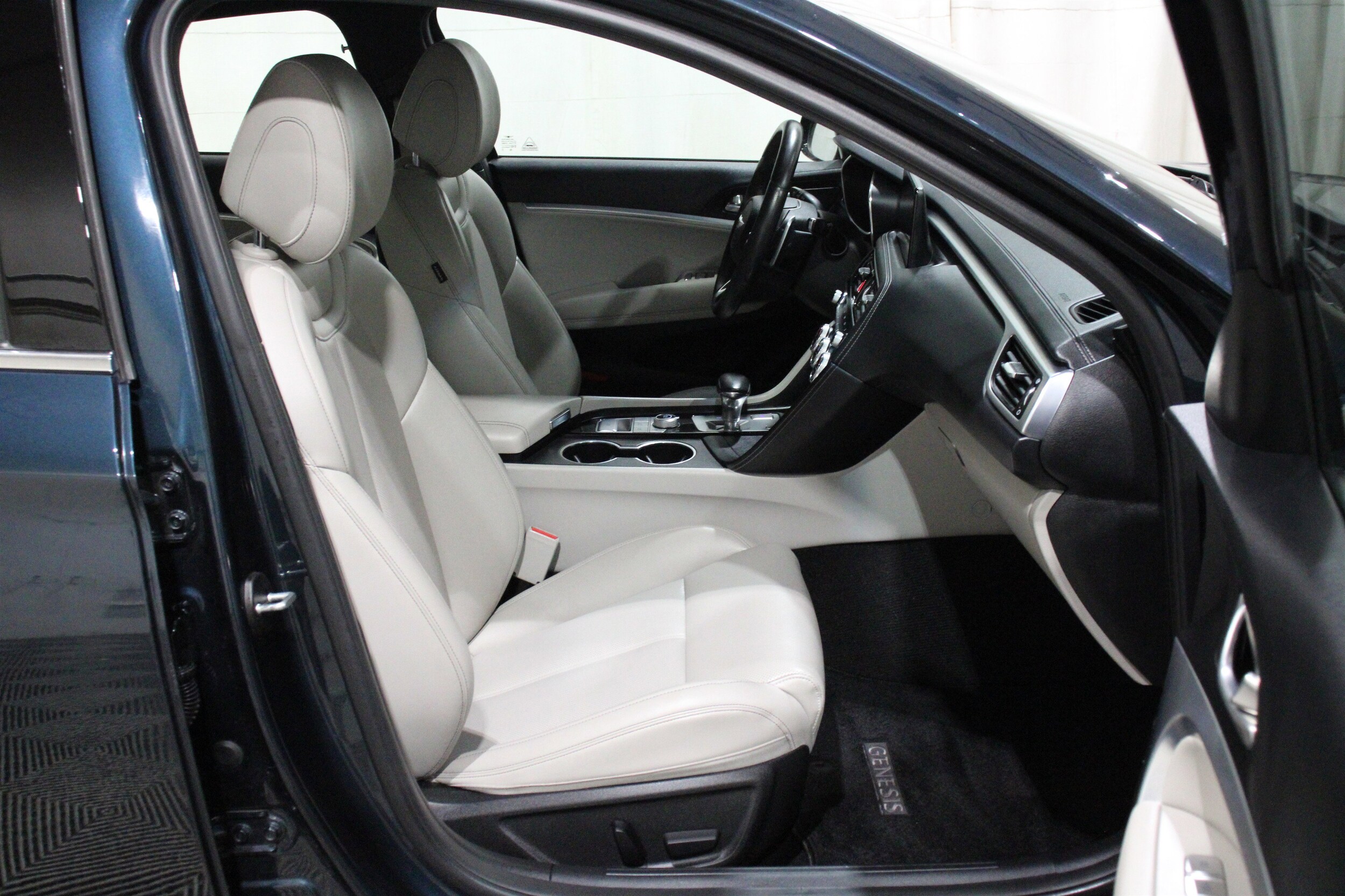 2022 GENESIS G70 Standard - Photo 27
