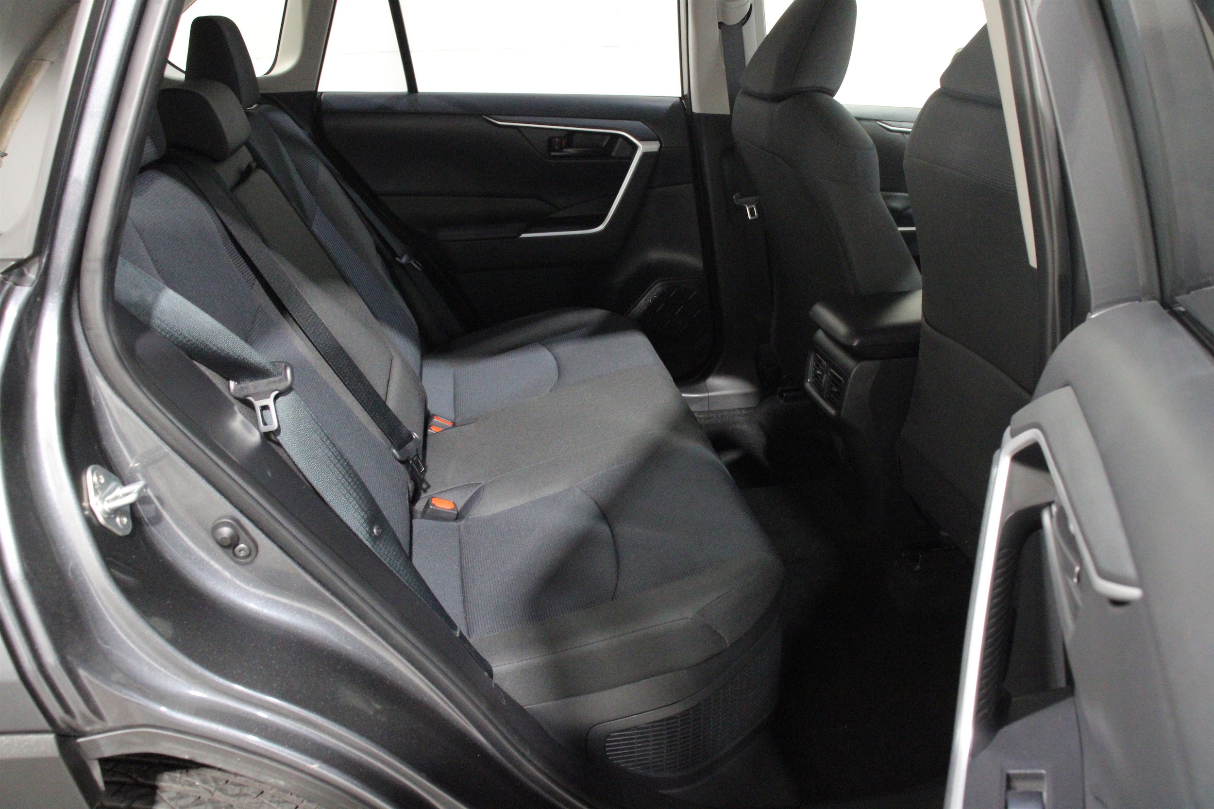 2025 Toyota RAV4 LE - Photo 25