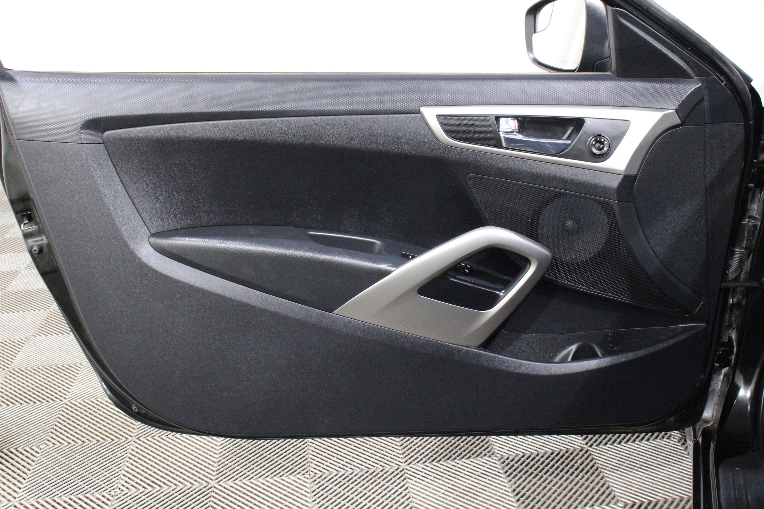 2016 Hyundai Veloster Base - Photo 6
