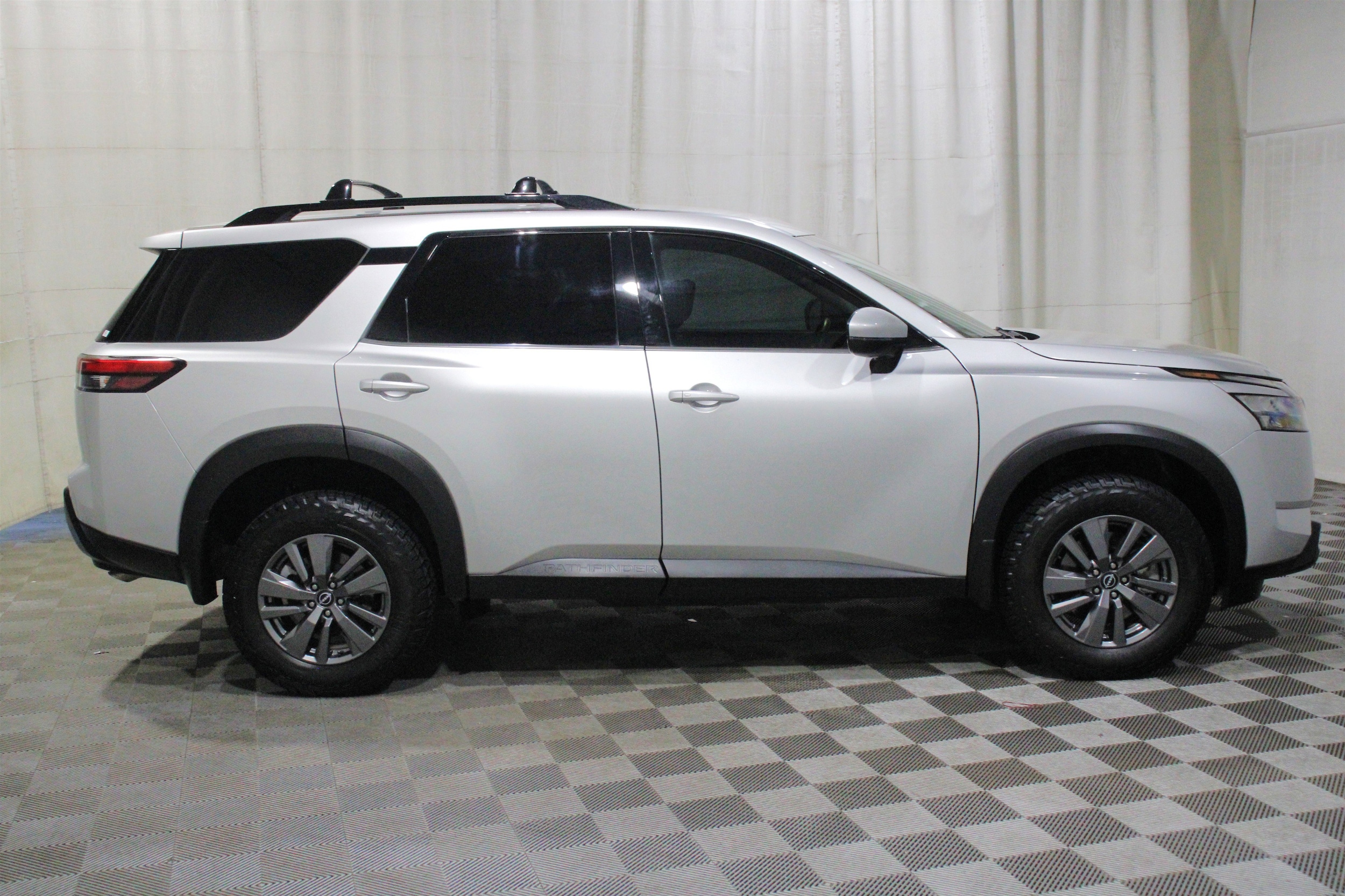 2025 Nissan Pathfinder SV - Photo 34