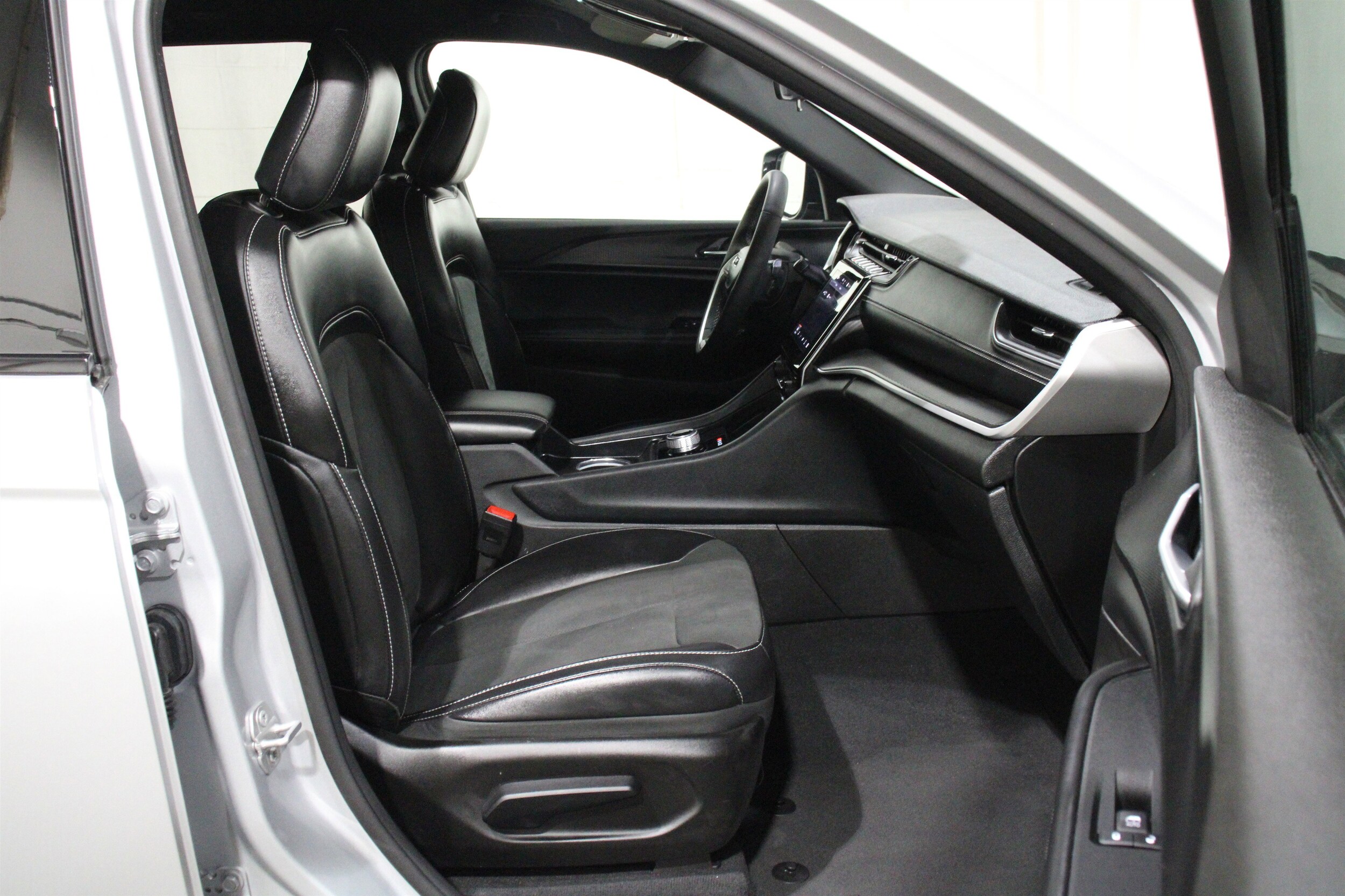 2025 Jeep Grand Cherokee Altitude - Photo 28