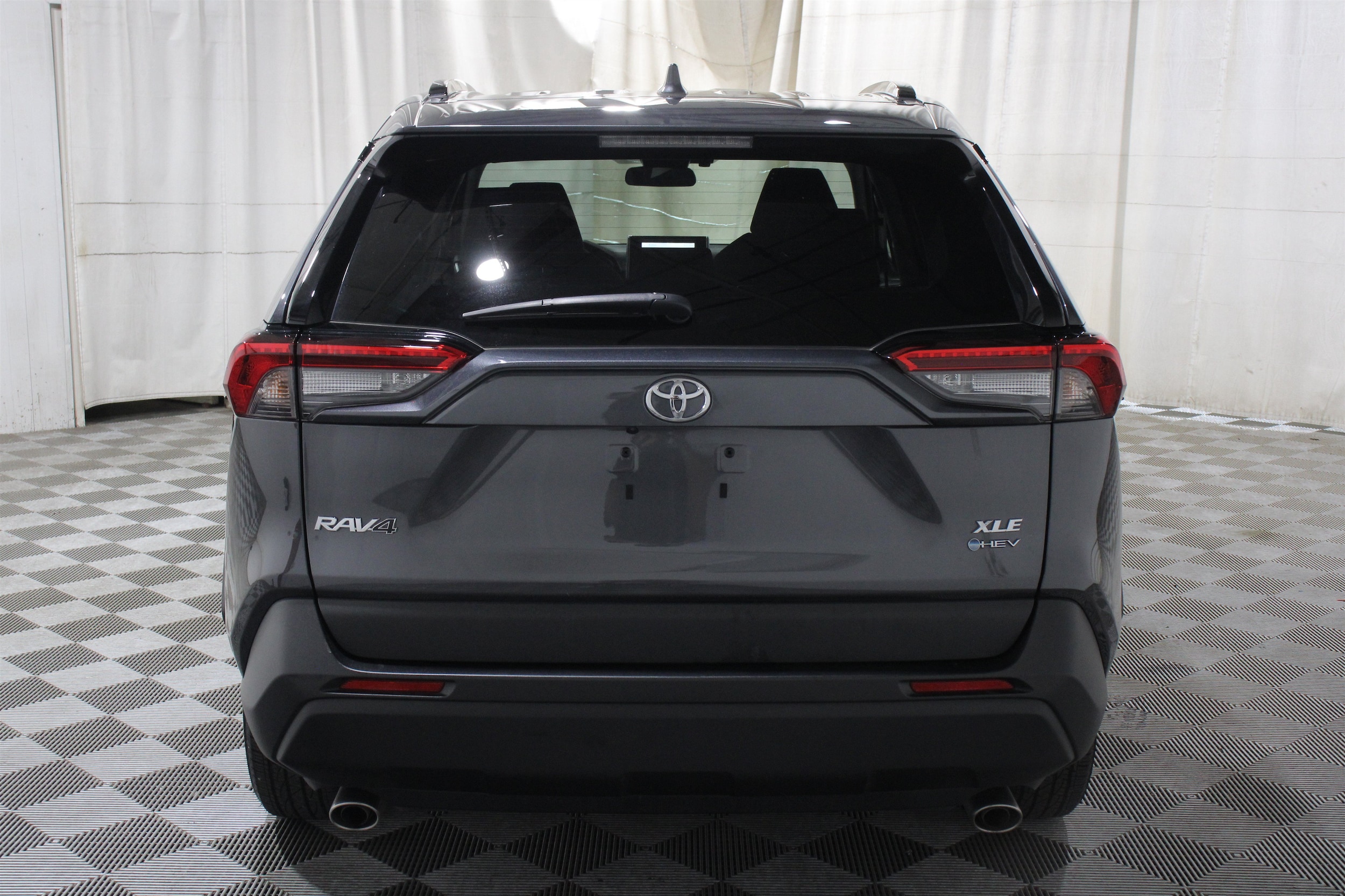 2025 Toyota RAV4 XLE - Photo 34