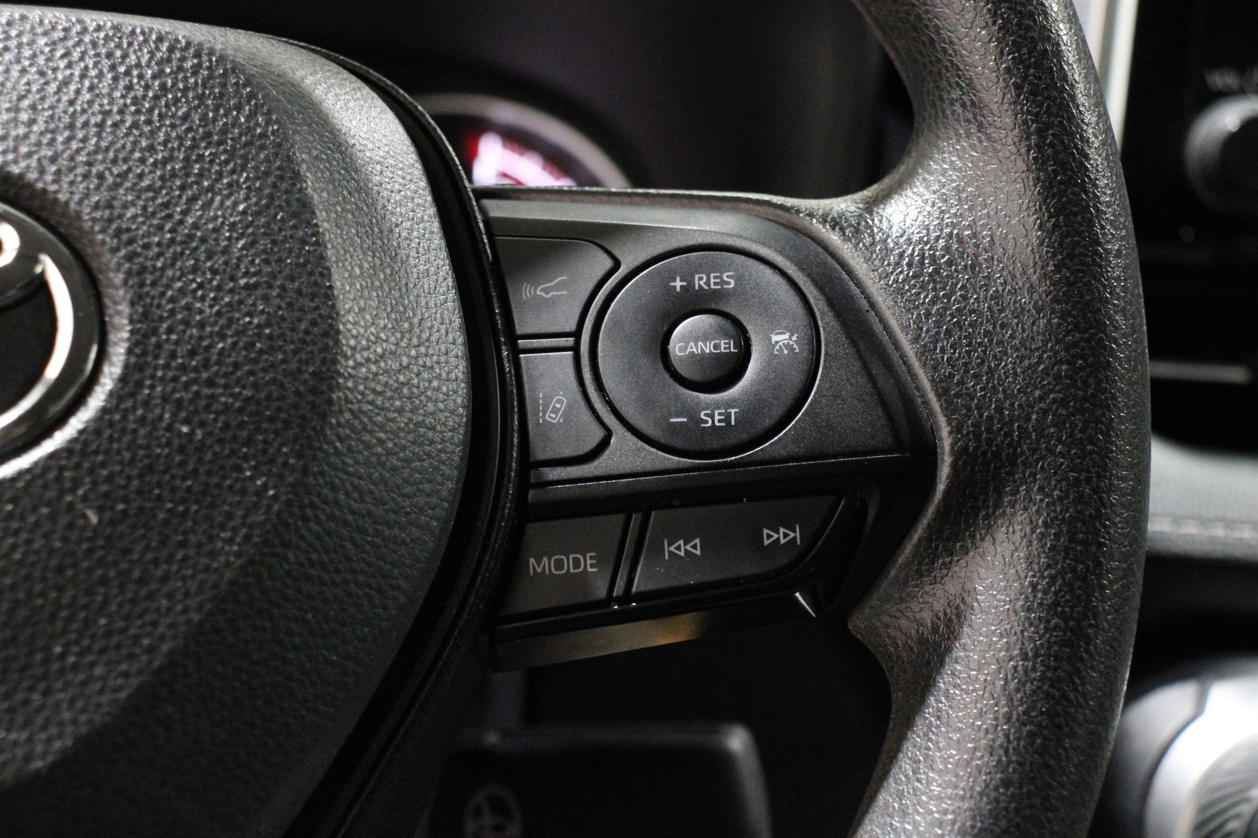 2024 Toyota RAV4 LE - Photo 10