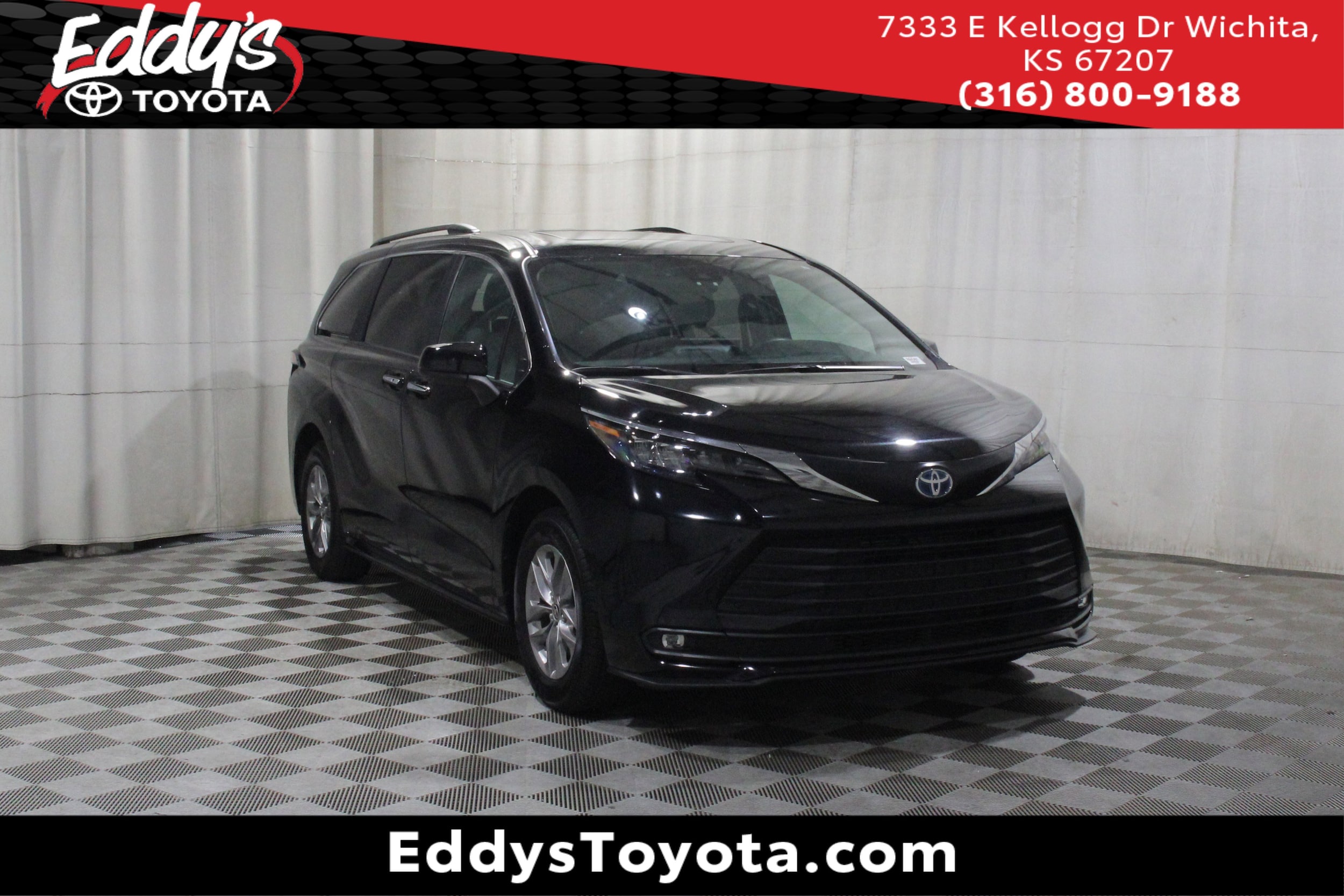 2025 Toyota Sienna XLE 8-Passenger Hybrid FWD's photo