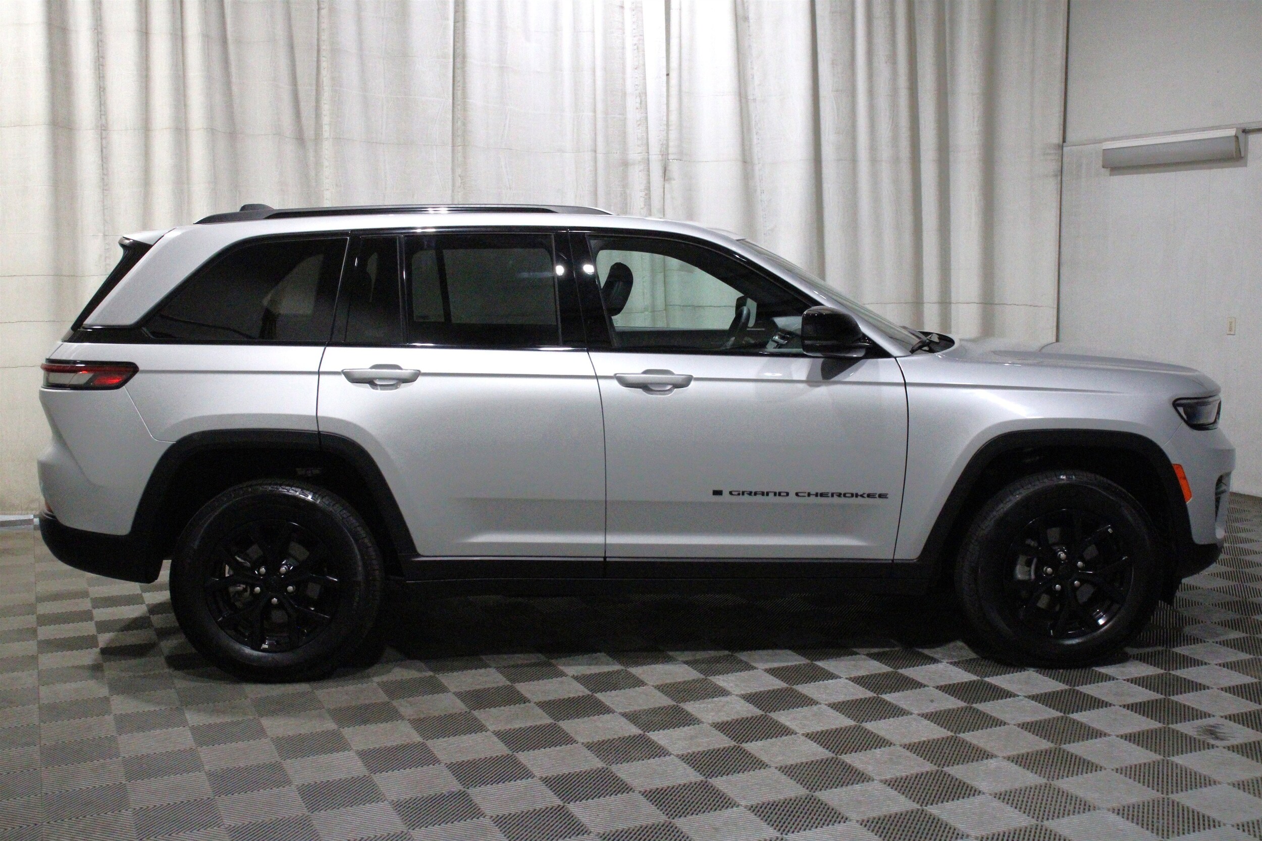2025 Jeep Grand Cherokee Altitude - Photo 32