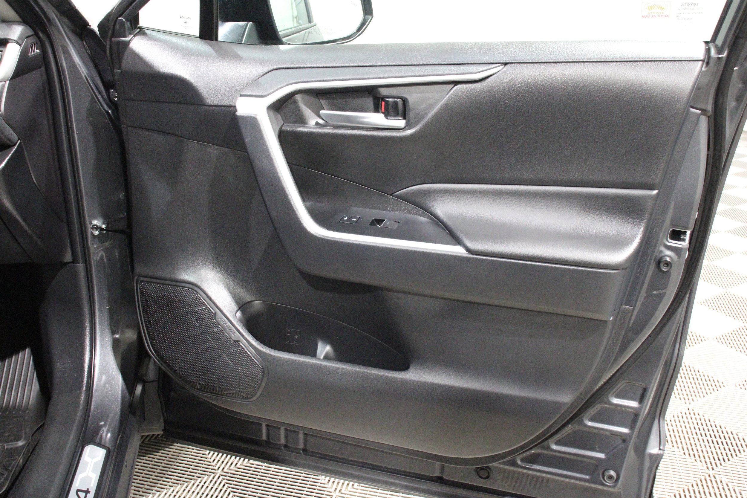 2025 Toyota RAV4 XLE Premium - Photo 30
