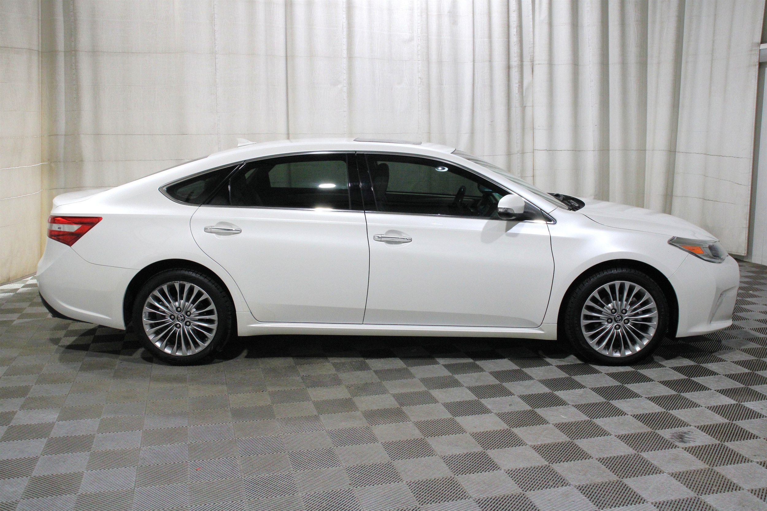 2018 Toyota Avalon Limited - Photo 31