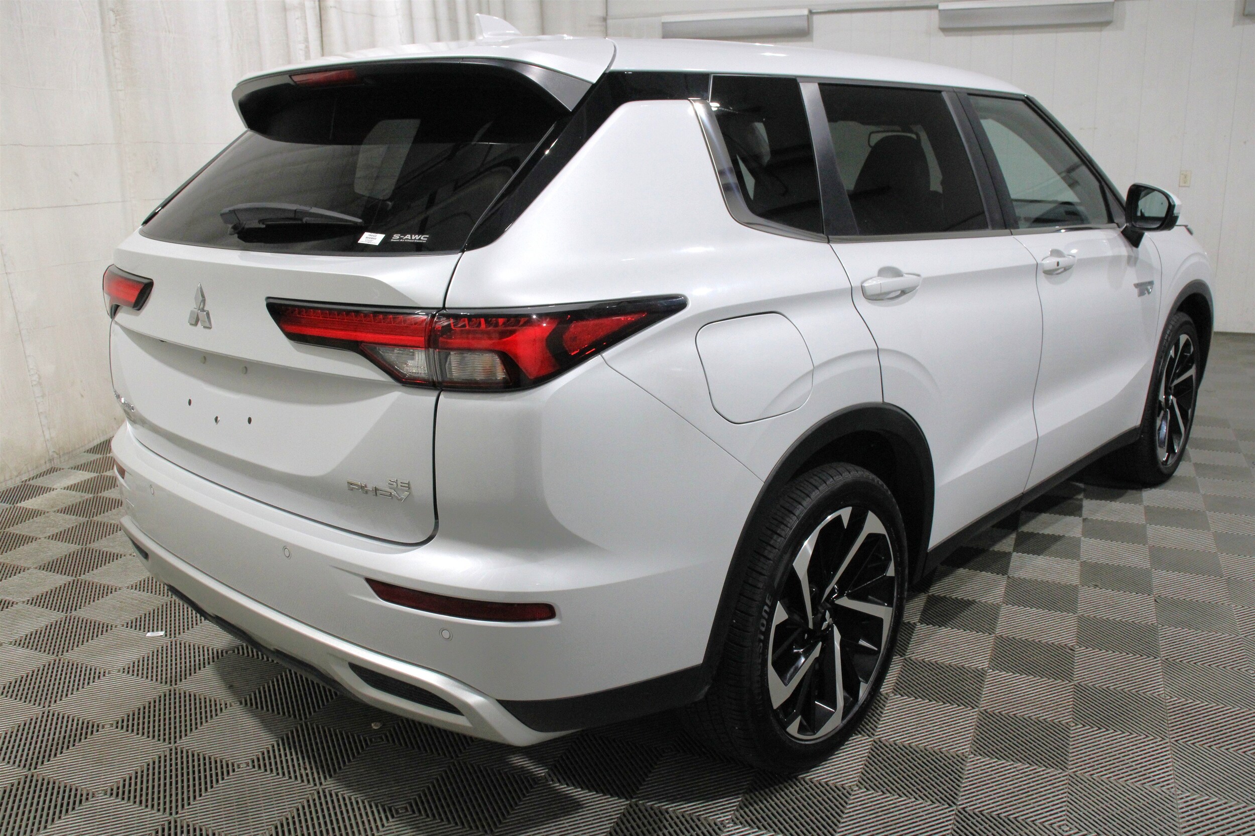 2024 Mitsubishi Outlander Plug-in Hybrid SE - Photo 35