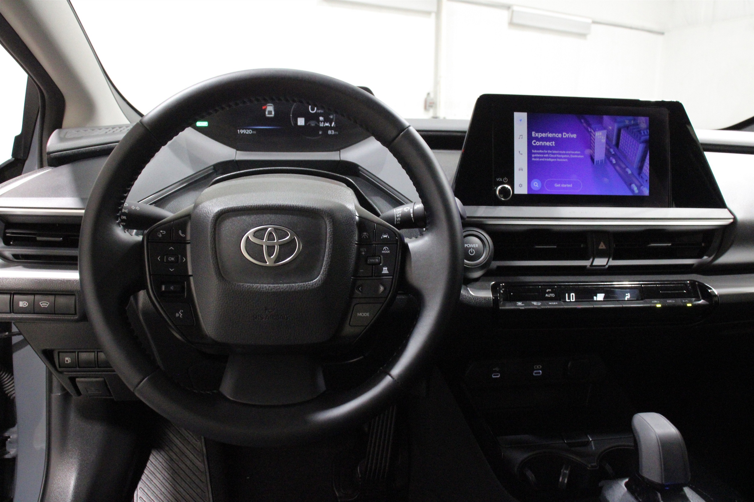 2024 Toyota Prius LE - Photo 8