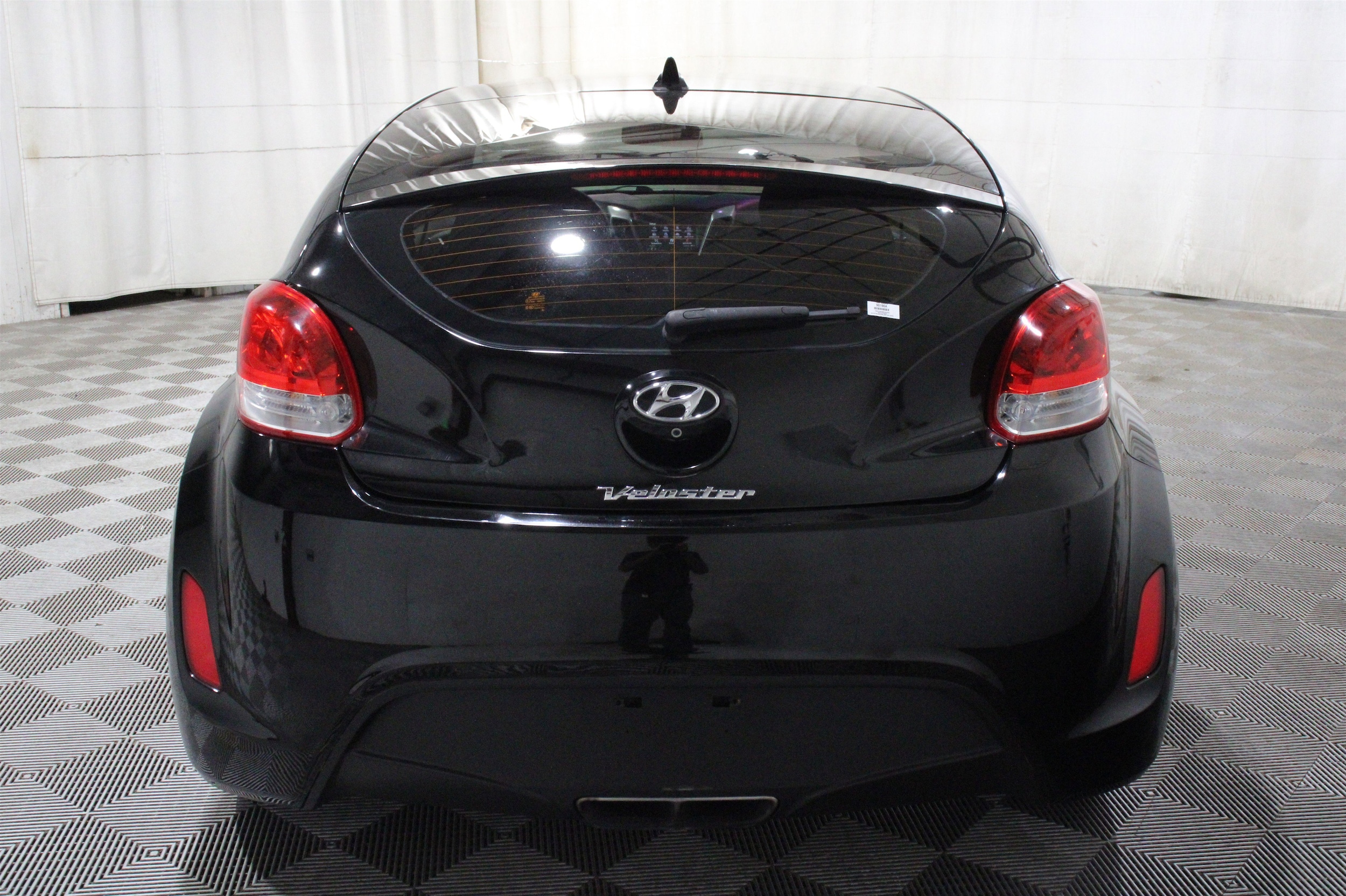 2016 Hyundai Veloster Base - Photo 30