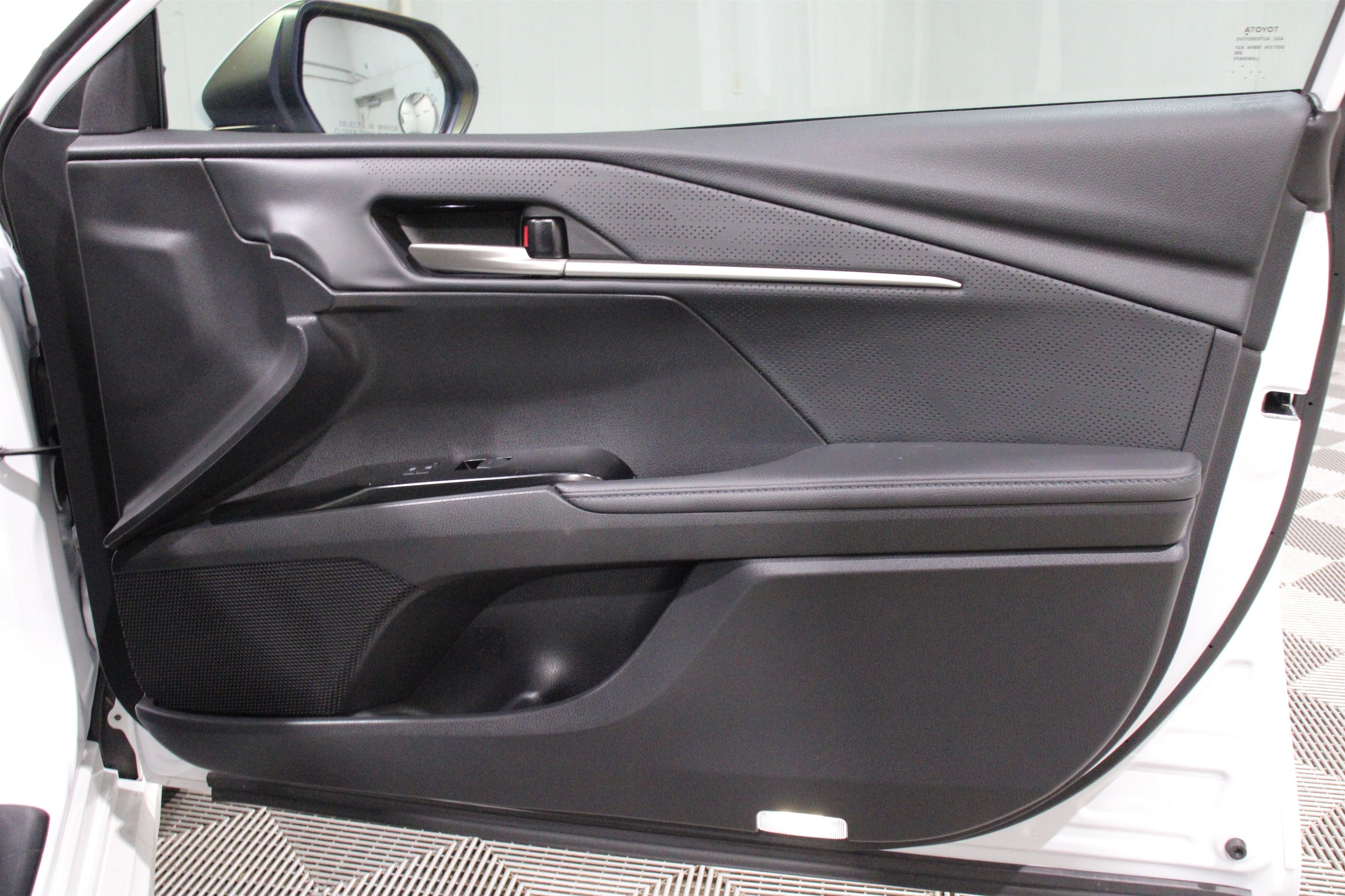 2025 Toyota Camry XSE - Photo 29