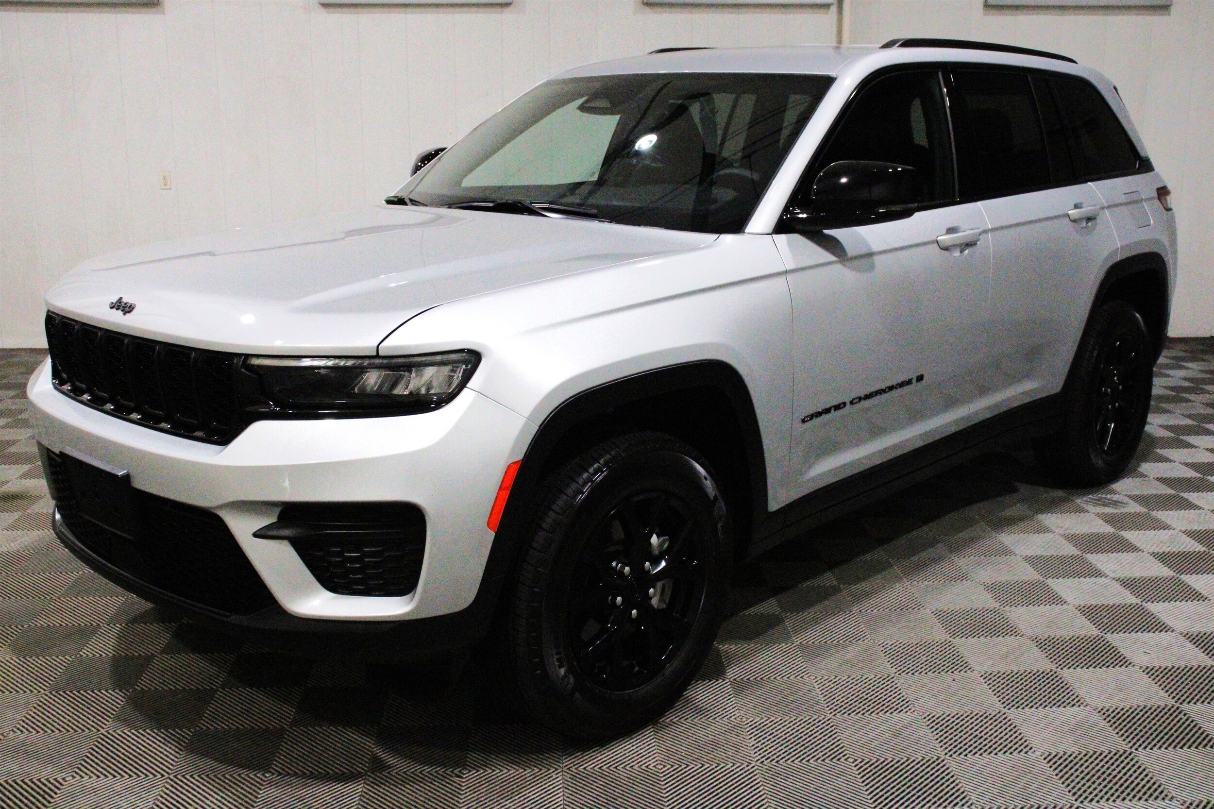 2025 Jeep Grand Cherokee Altitude - Photo 37