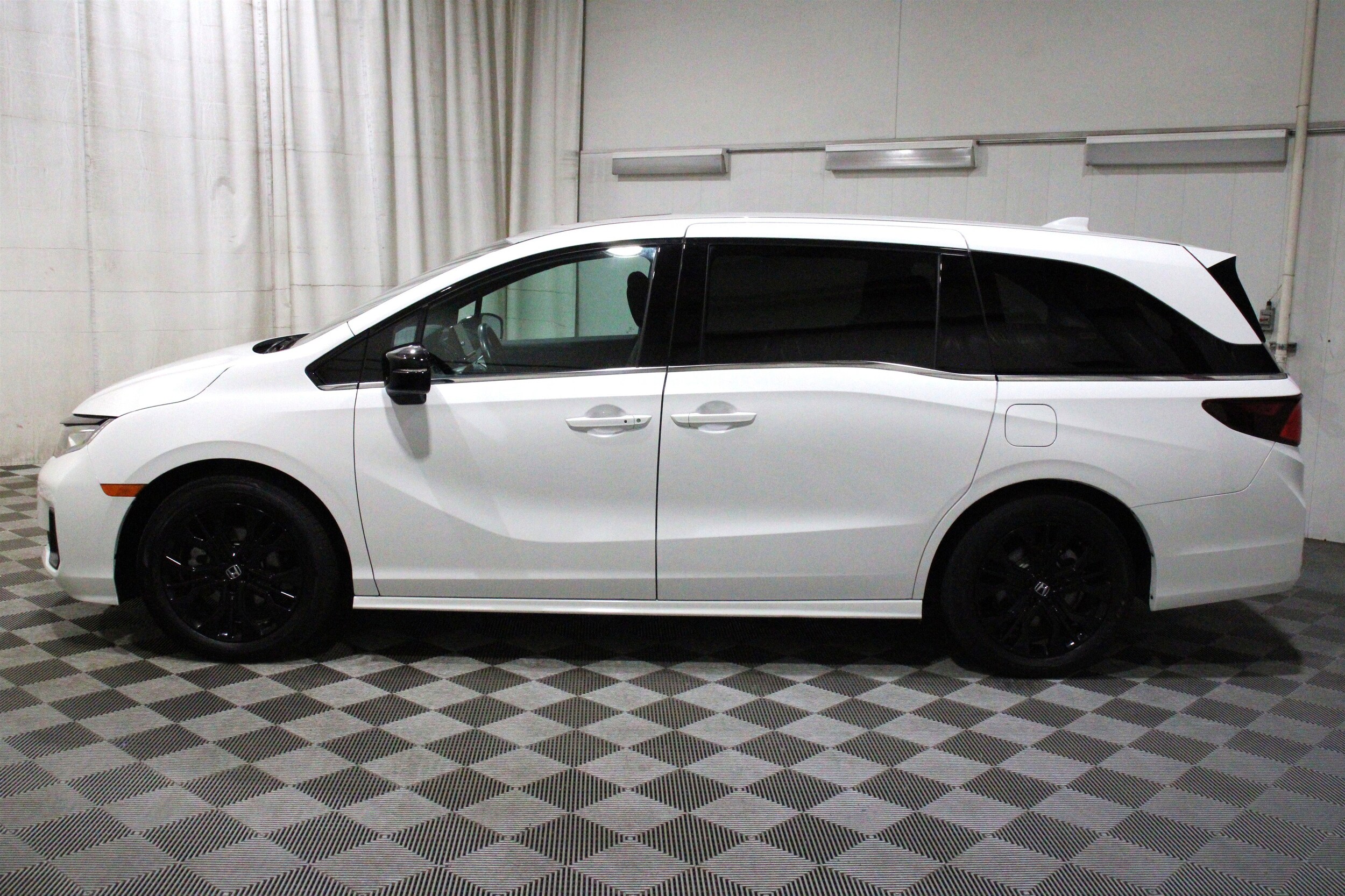 2025 Honda Odyssey Sport L - Photo 37