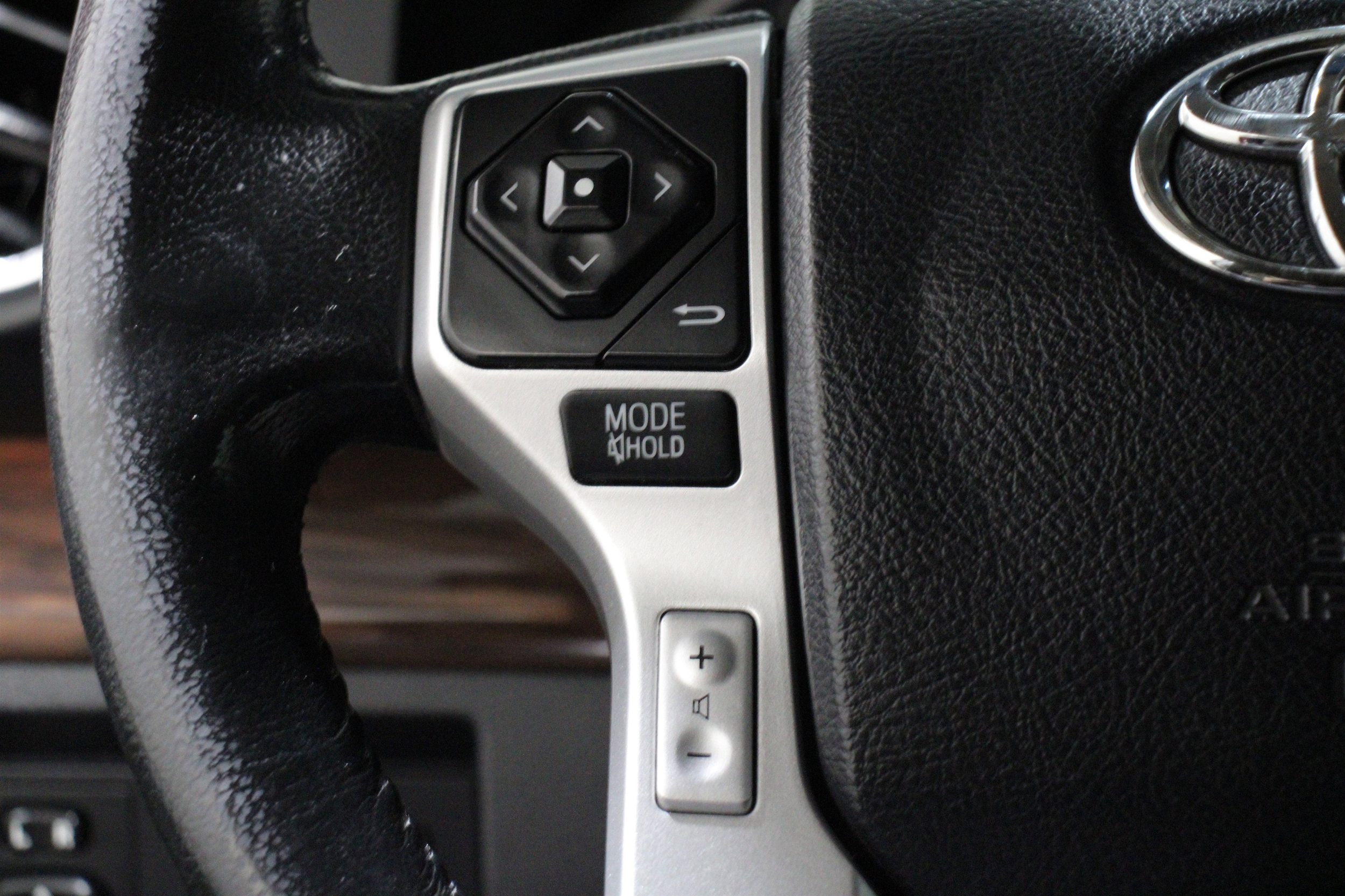 2016 Toyota Tundra Limited - Photo 9