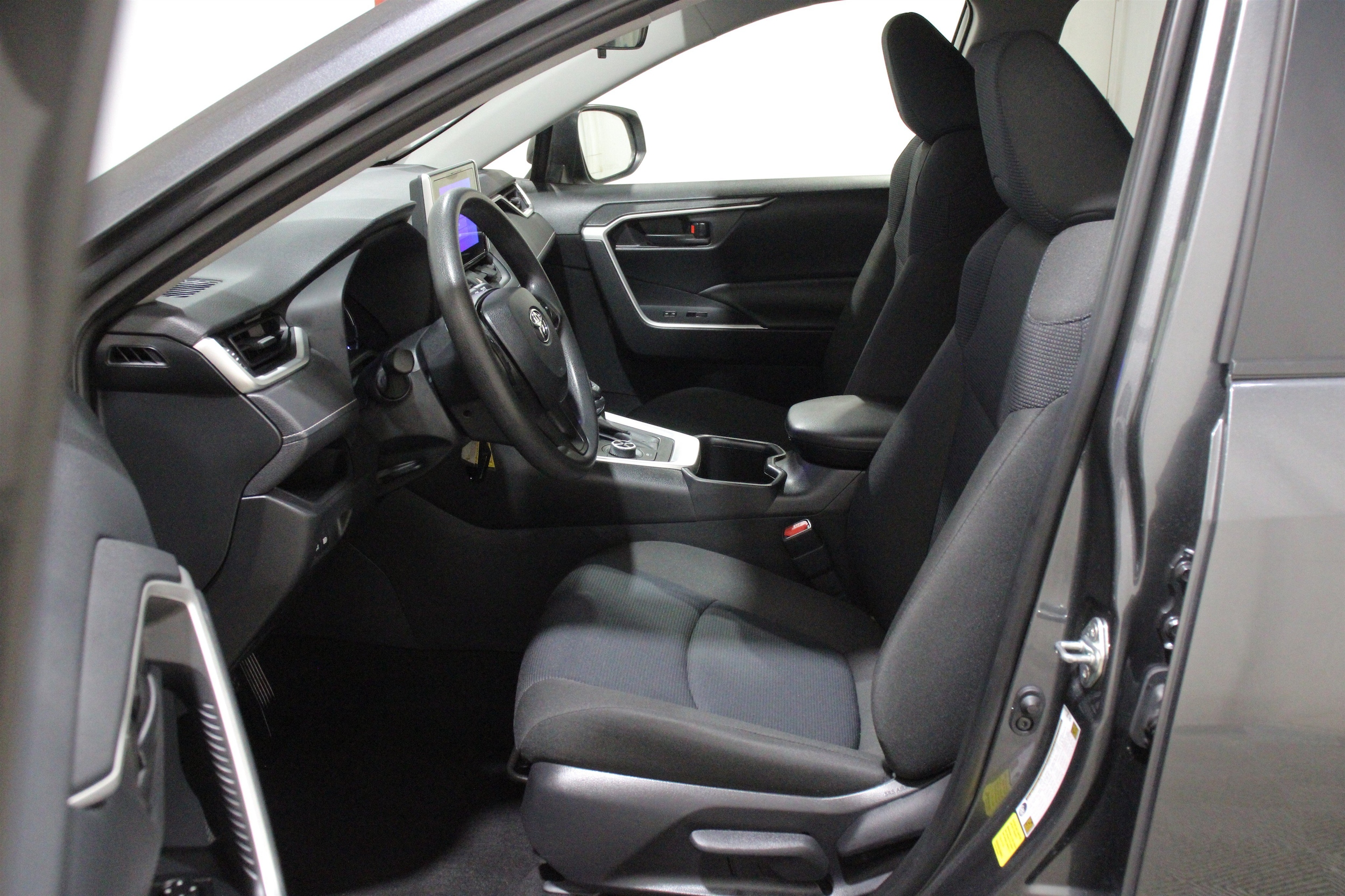 2025 Toyota RAV4 LE - Photo 3