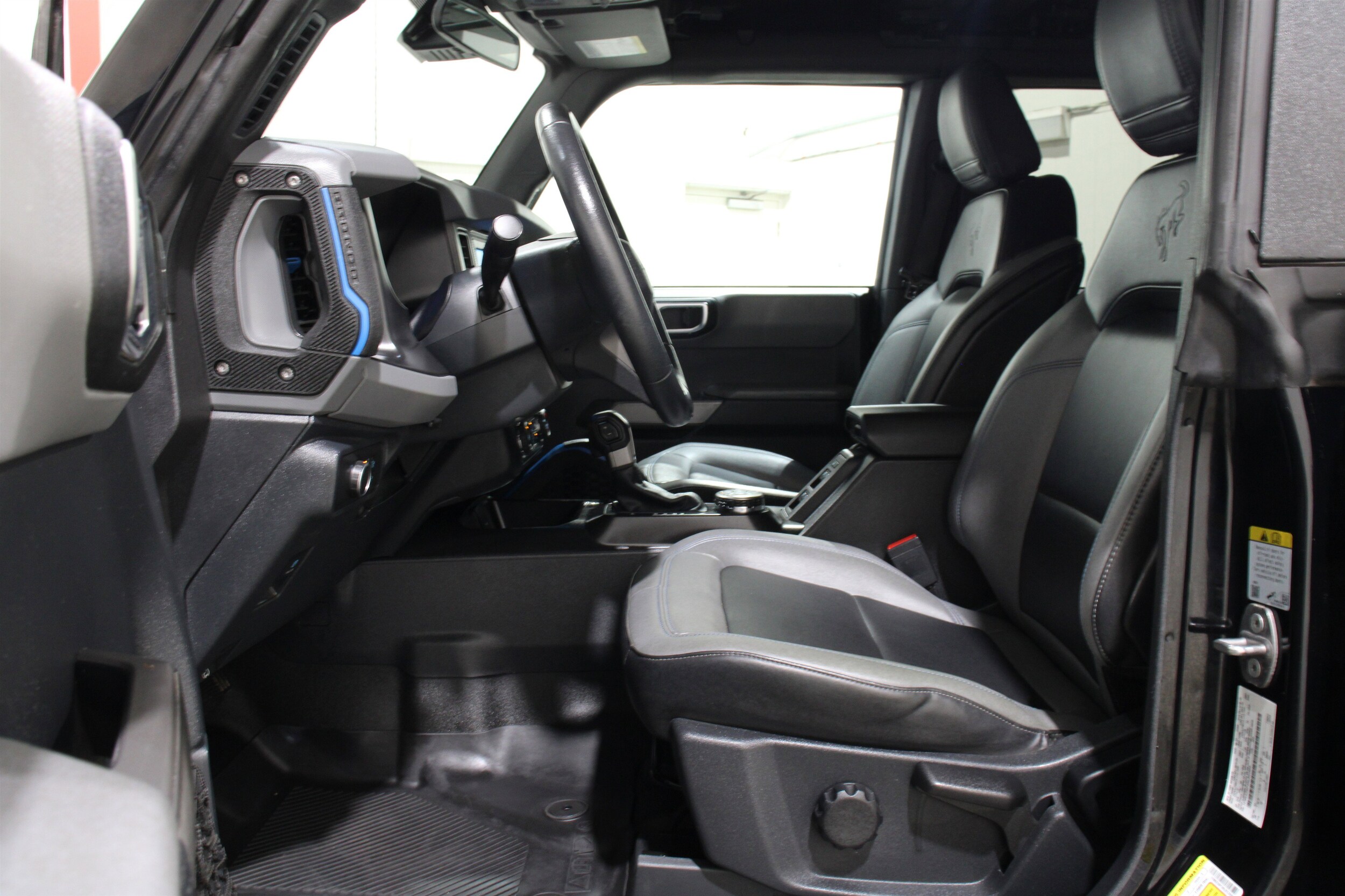 2022 Ford Bronco Base Big Bend Black Diamond Outer Banks photo 3