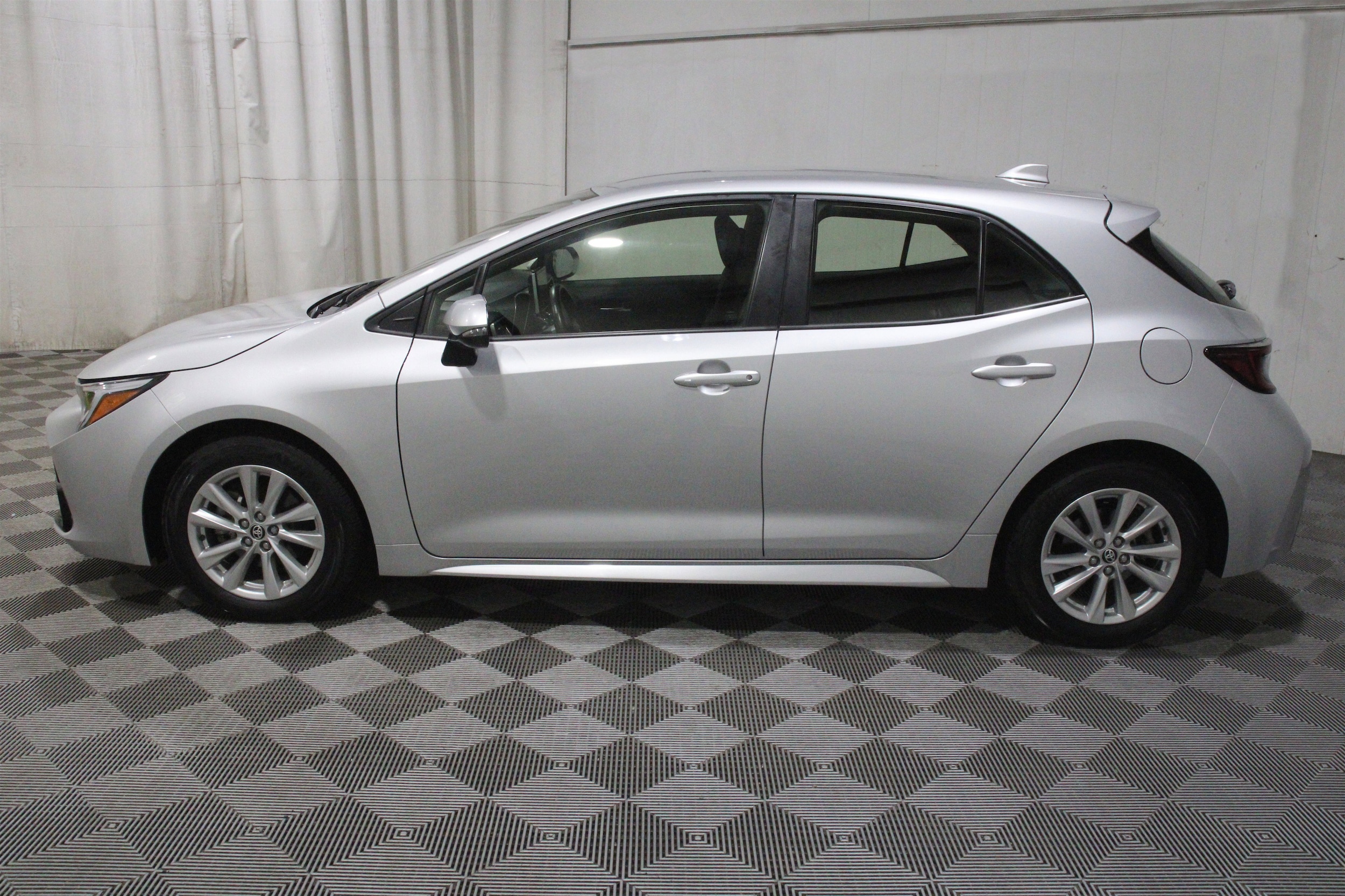 2024 Toyota Corolla Hatchback SE - Photo 34