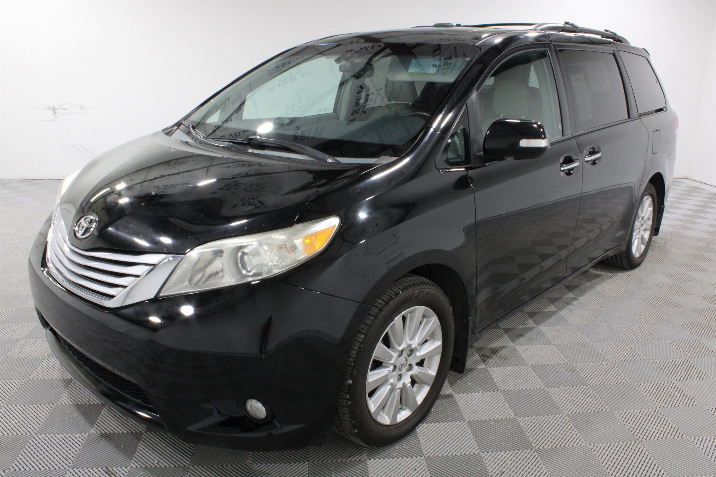 2014 Toyota Sienna Limited - Photo 34