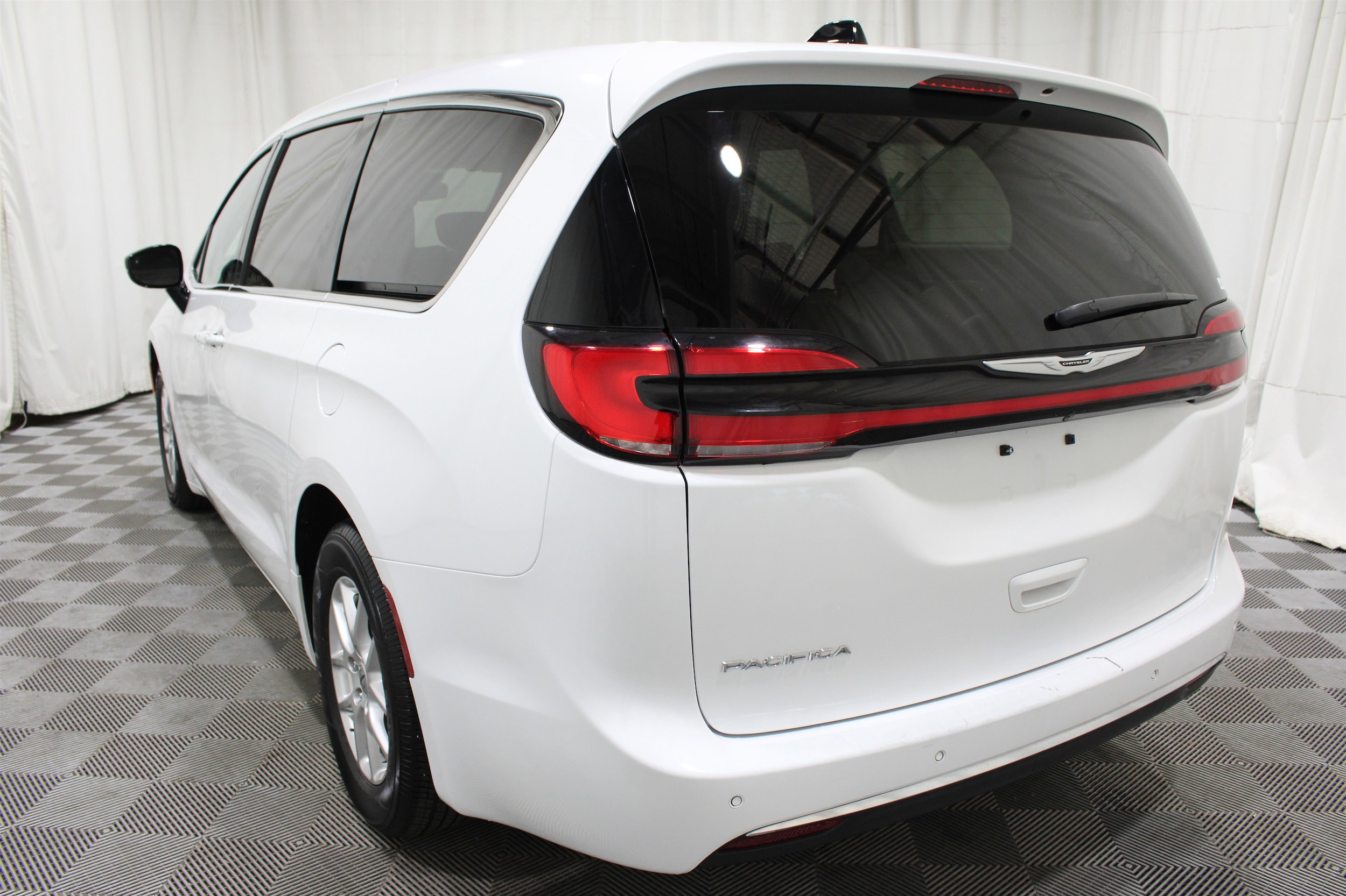 2024 Chrysler Pacifica Touring L - Photo 32