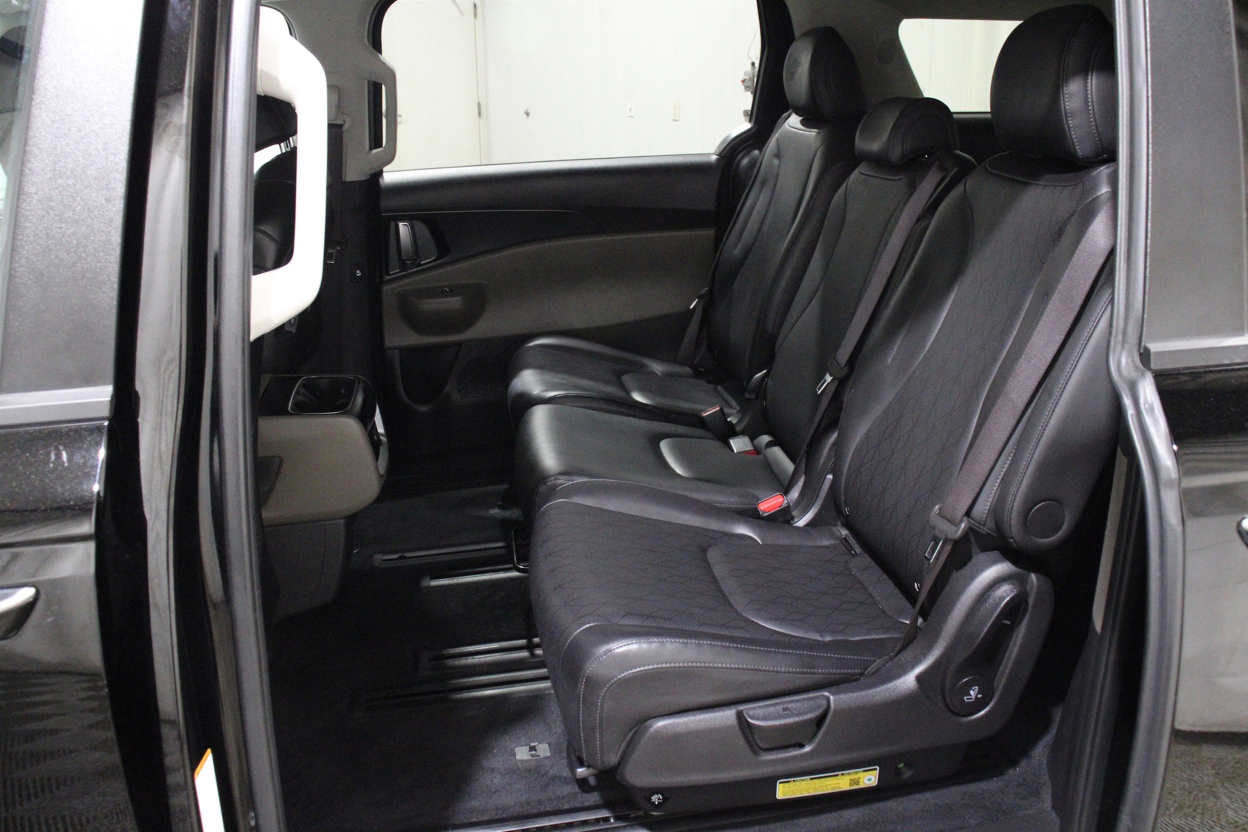 2025 Kia Carnival LXS - Photo 24