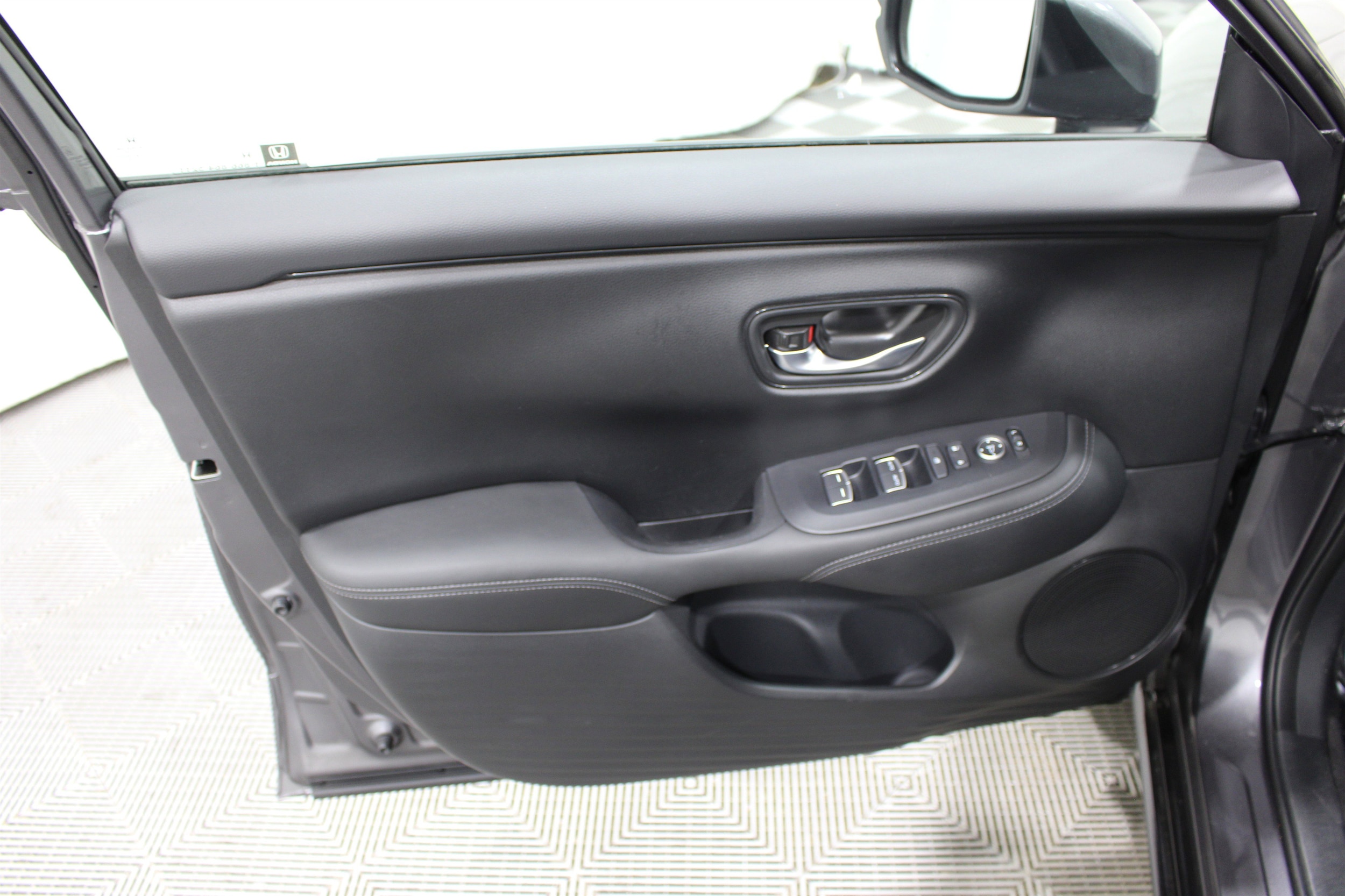 2025 Honda HR-V EX-L - Photo 6