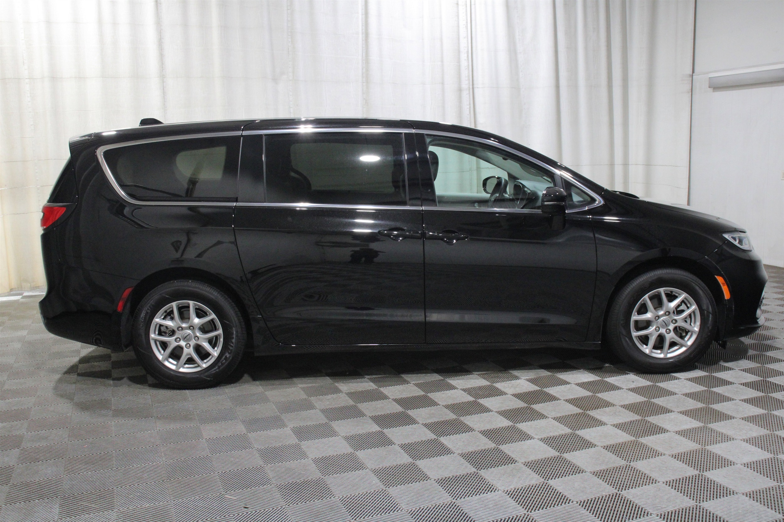 2024 Chrysler Pacifica Touring L - Photo 33