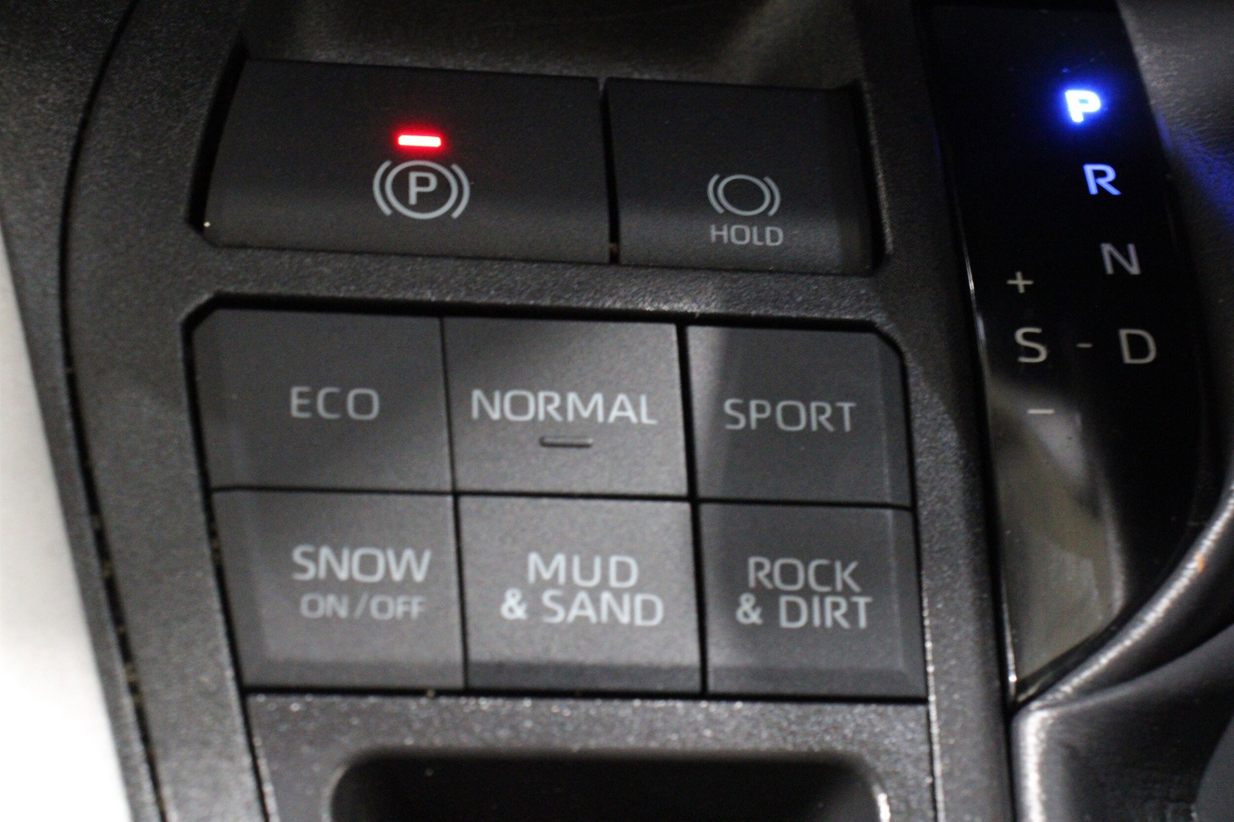 2025 Toyota RAV4 LE - Photo 21