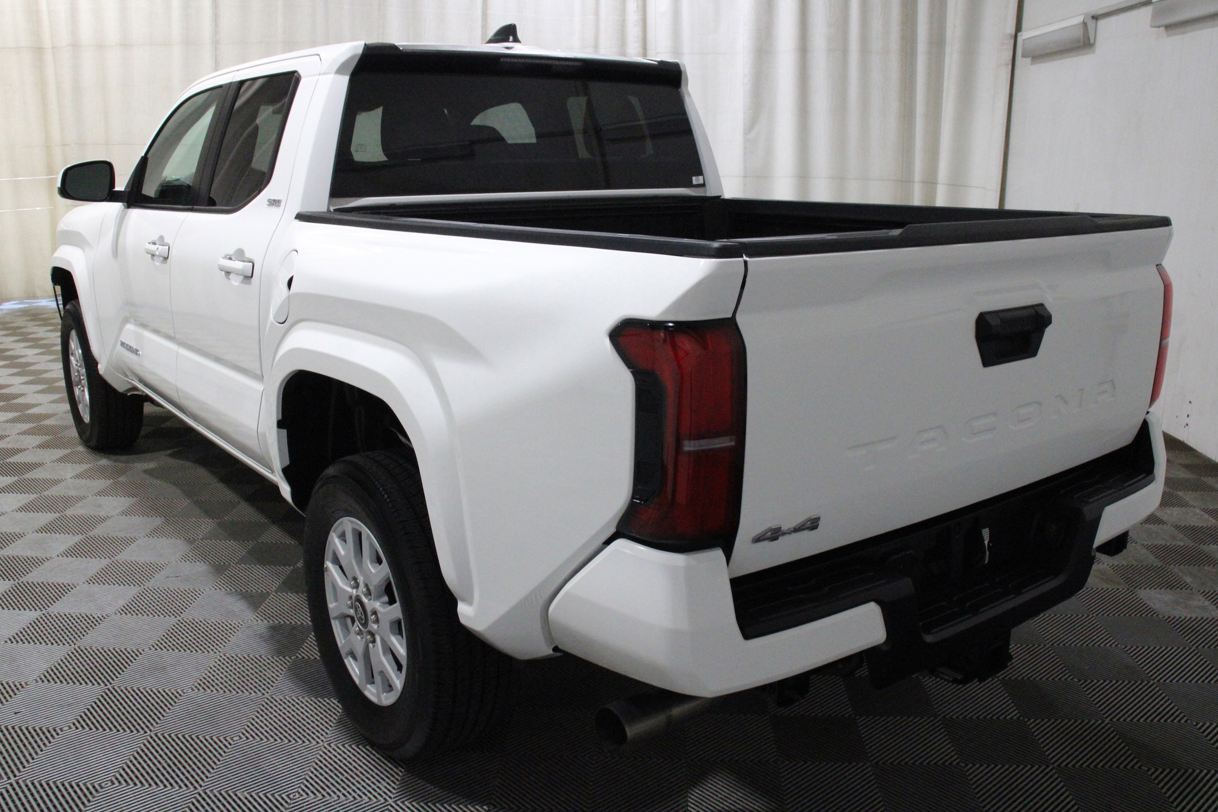 2024 Toyota Tacoma SR5 - Photo 35
