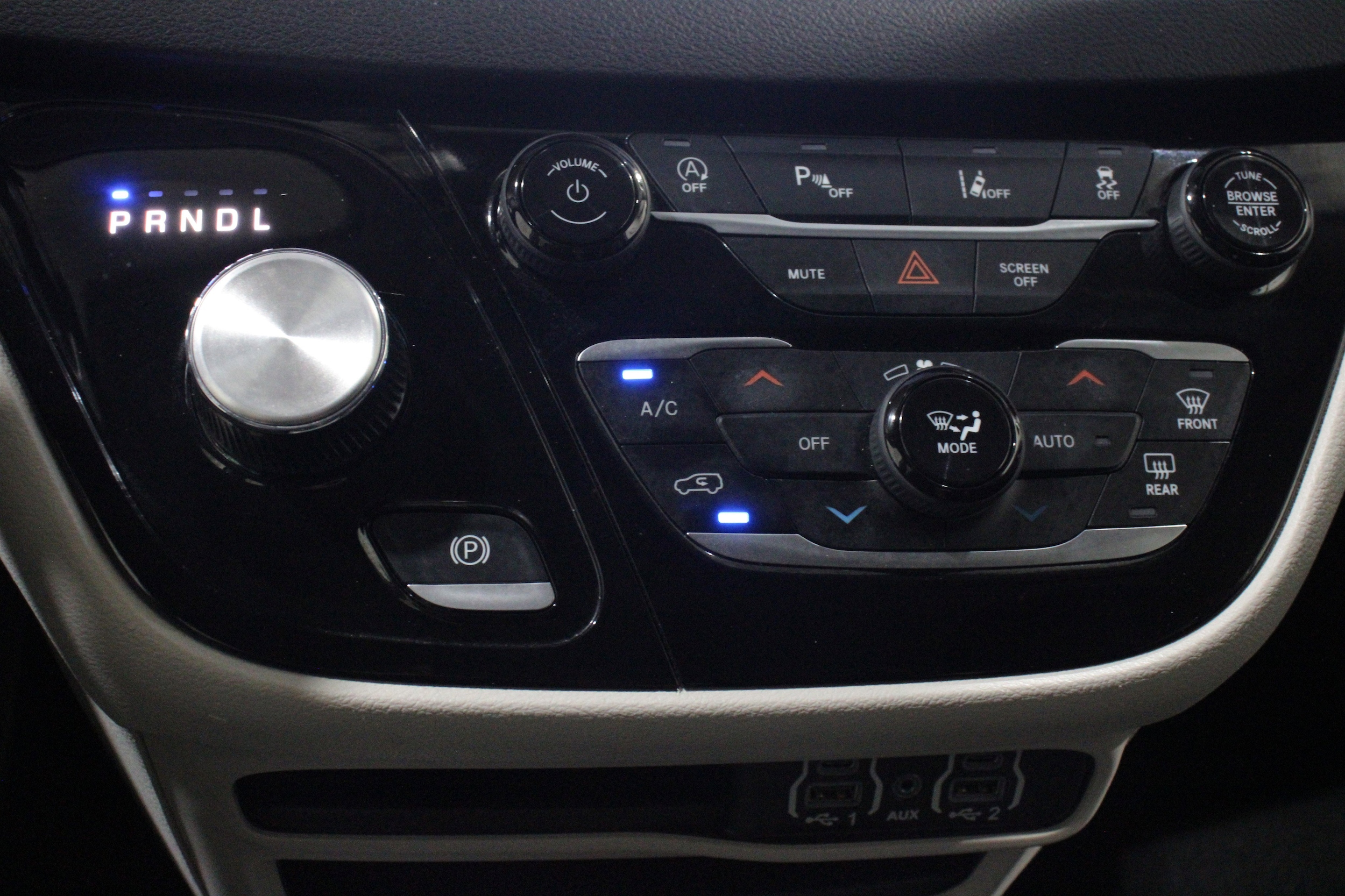 2024 Chrysler Pacifica Touring L - Photo 19