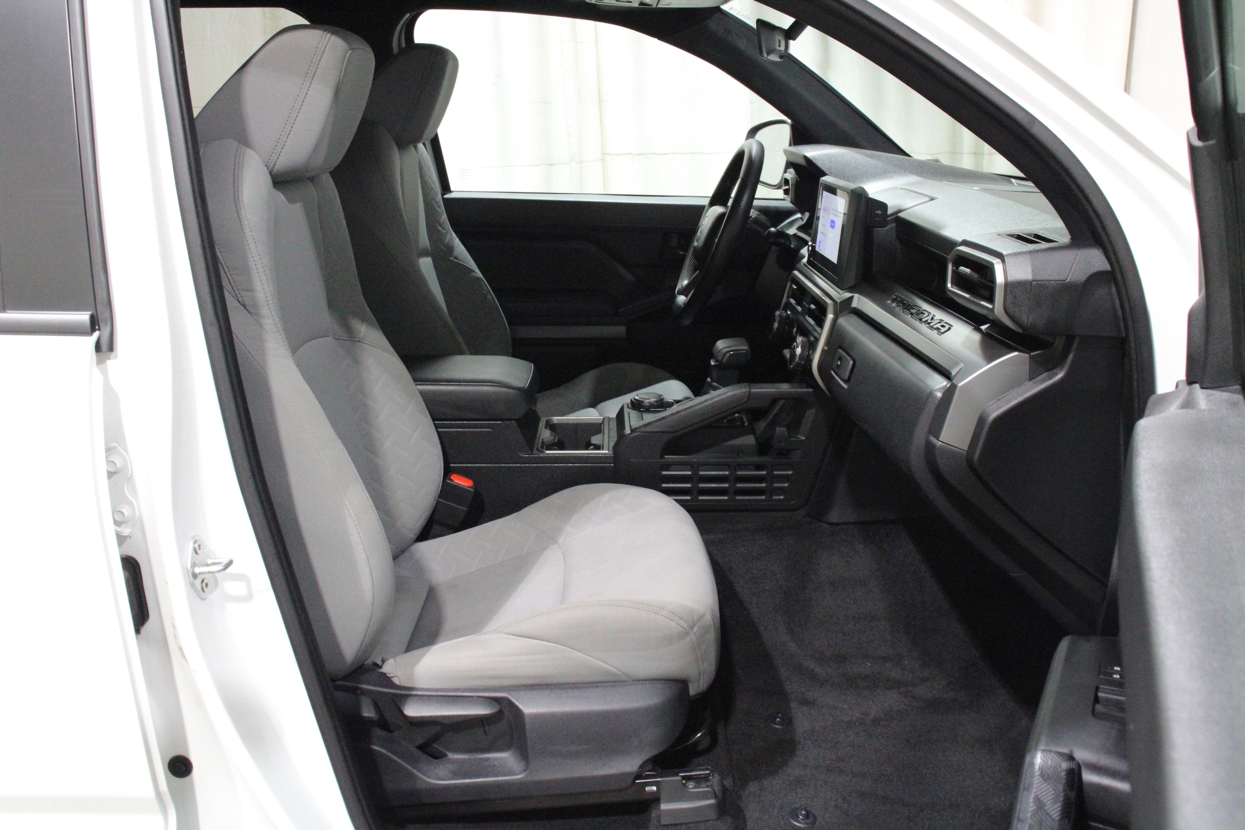2024 Toyota Tacoma SR5 - Photo 28
