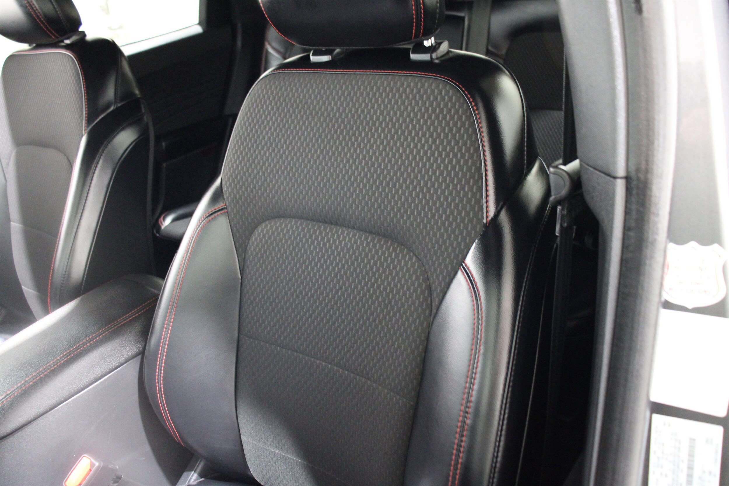 2024 Ford Escape ST-Line photo 4