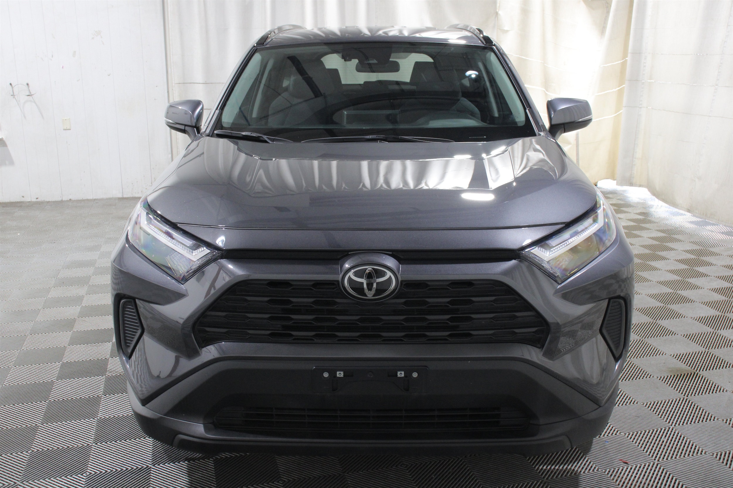 2025 Toyota RAV4 XLE - Photo 30