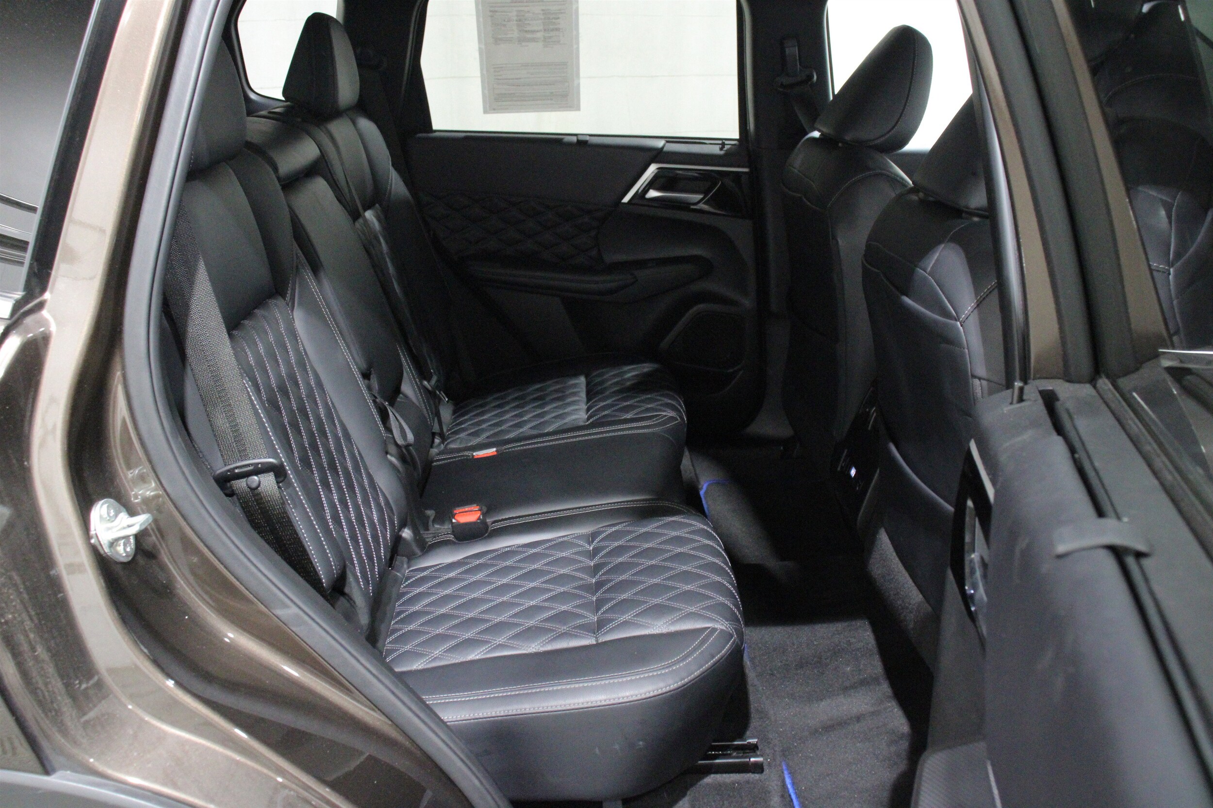 2024 Mitsubishi Outlander Plug-in Hybrid SEL - Photo 28