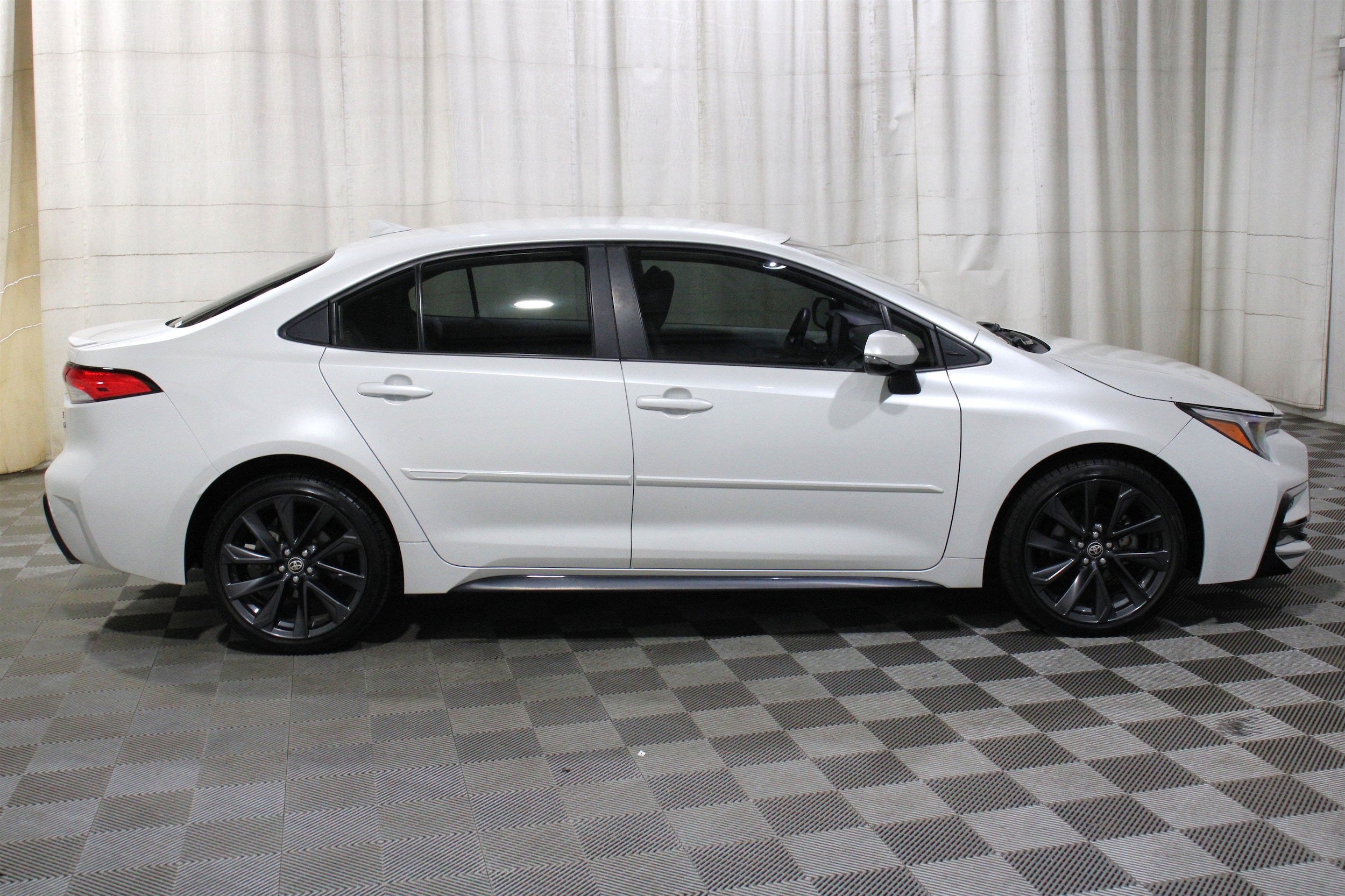 2023 Toyota Corolla SE - Photo 32