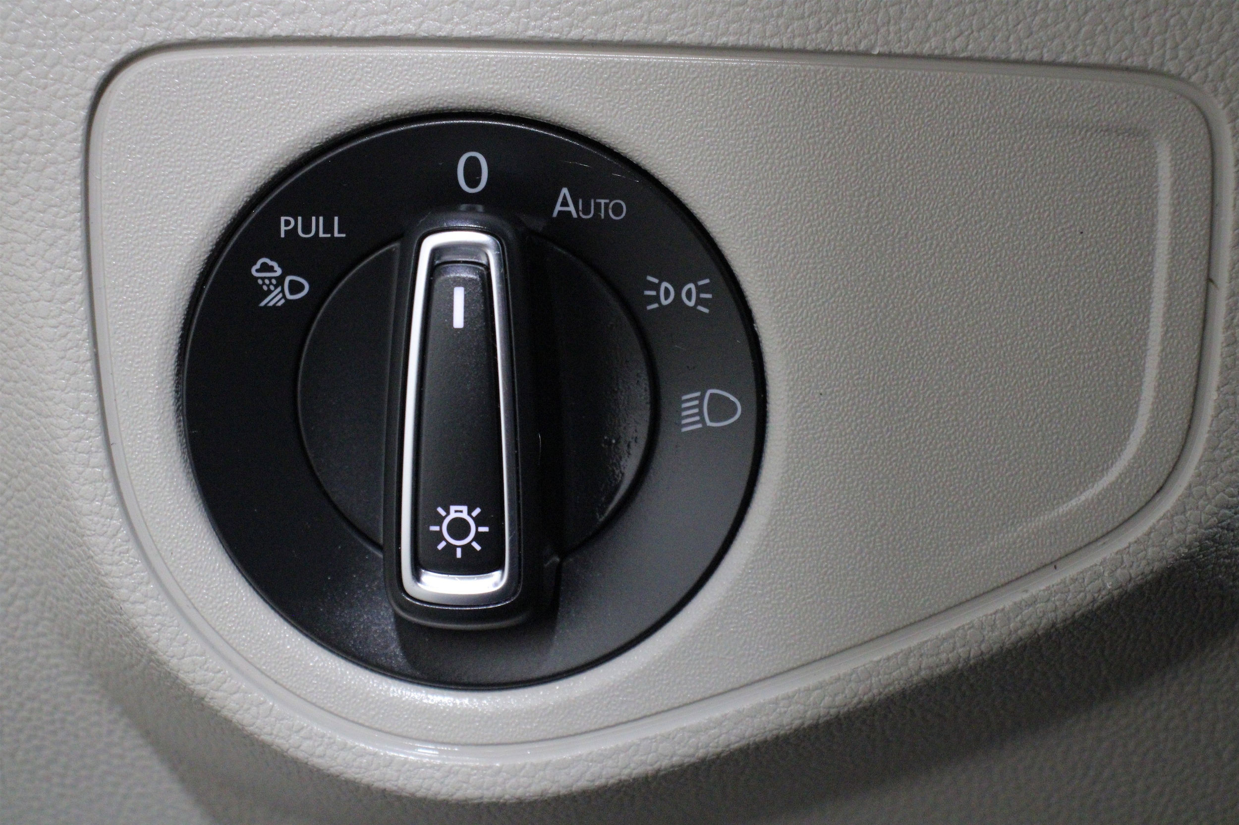 2021 Volkswagen Atlas SE w/Tech - Photo 11