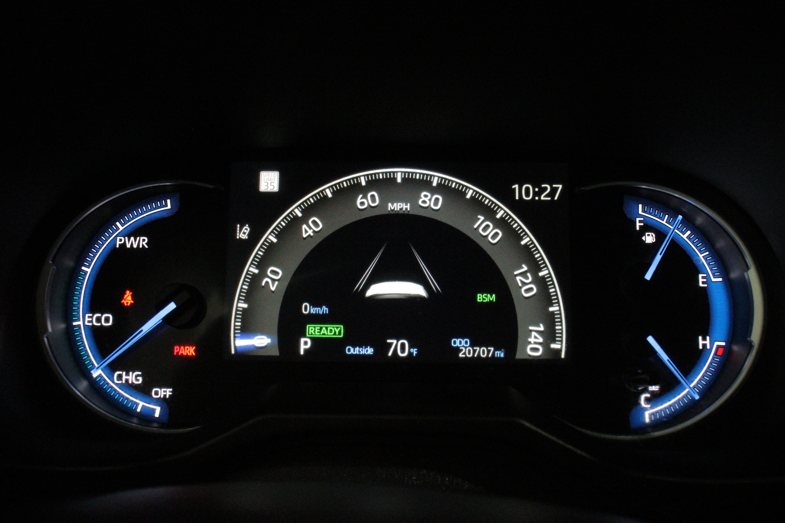 2025 Toyota RAV4 XLE - Photo 13