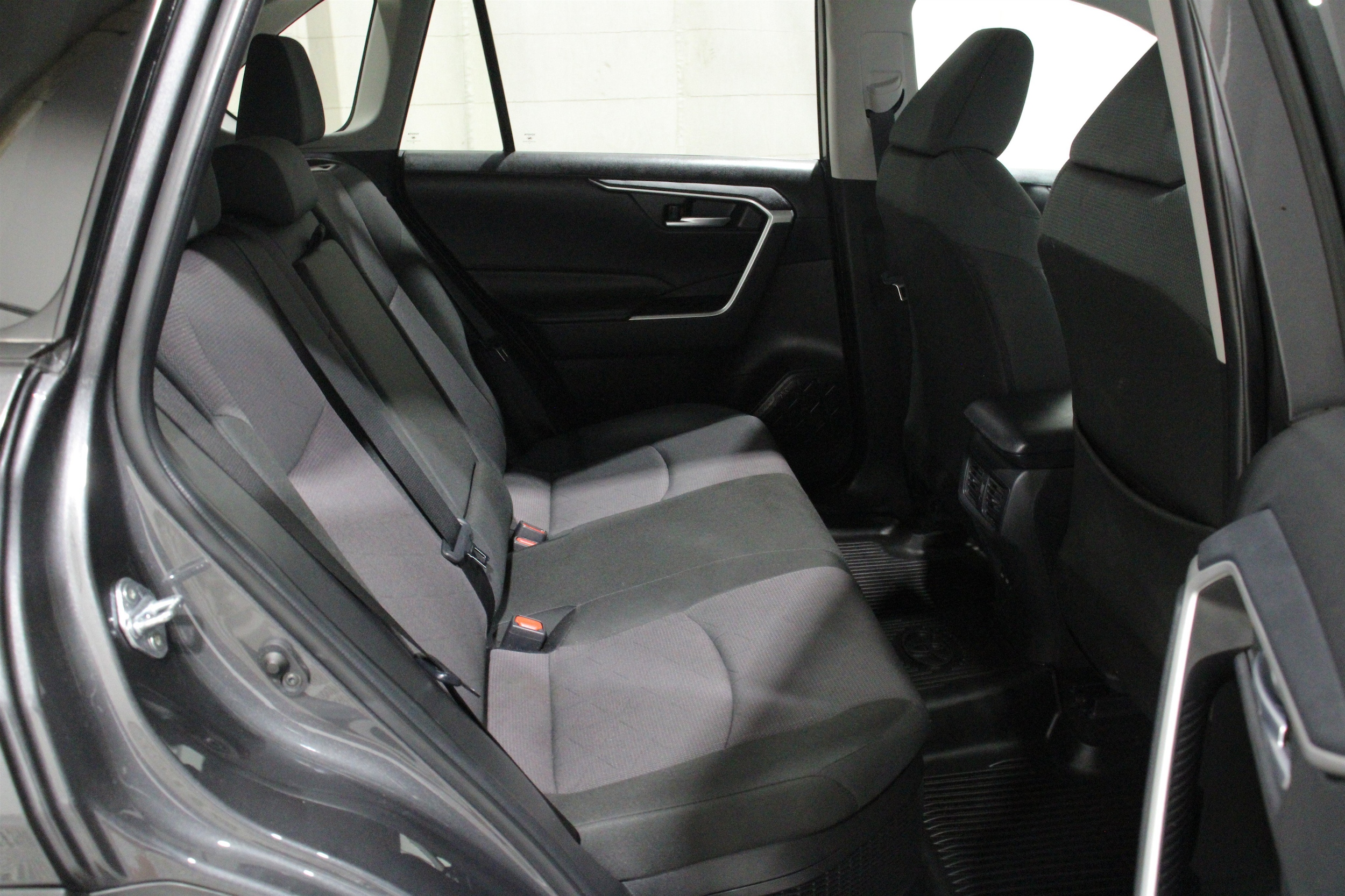2025 Toyota RAV4 XLE - Photo 26