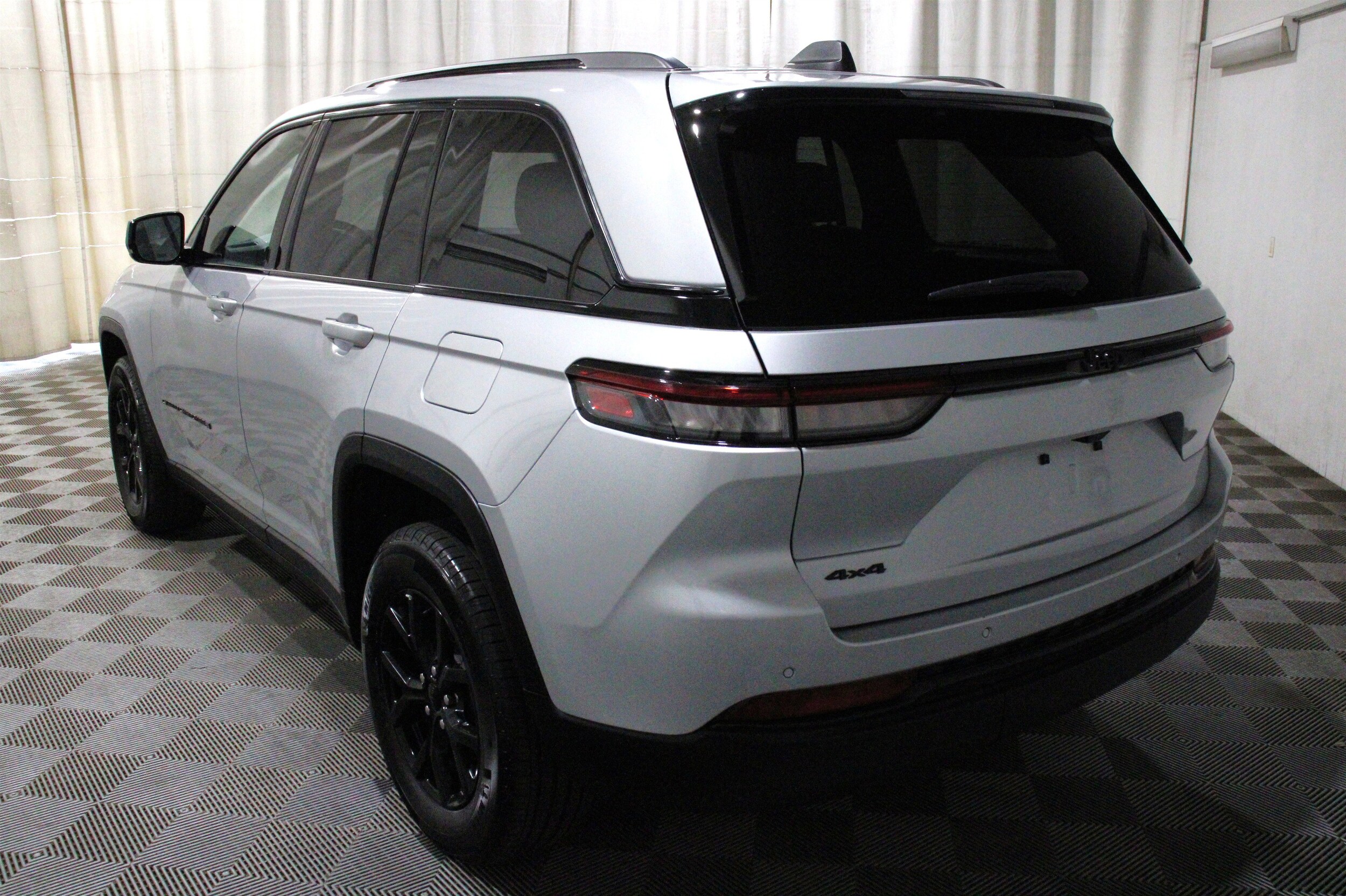 2025 Jeep Grand Cherokee Altitude - Photo 35