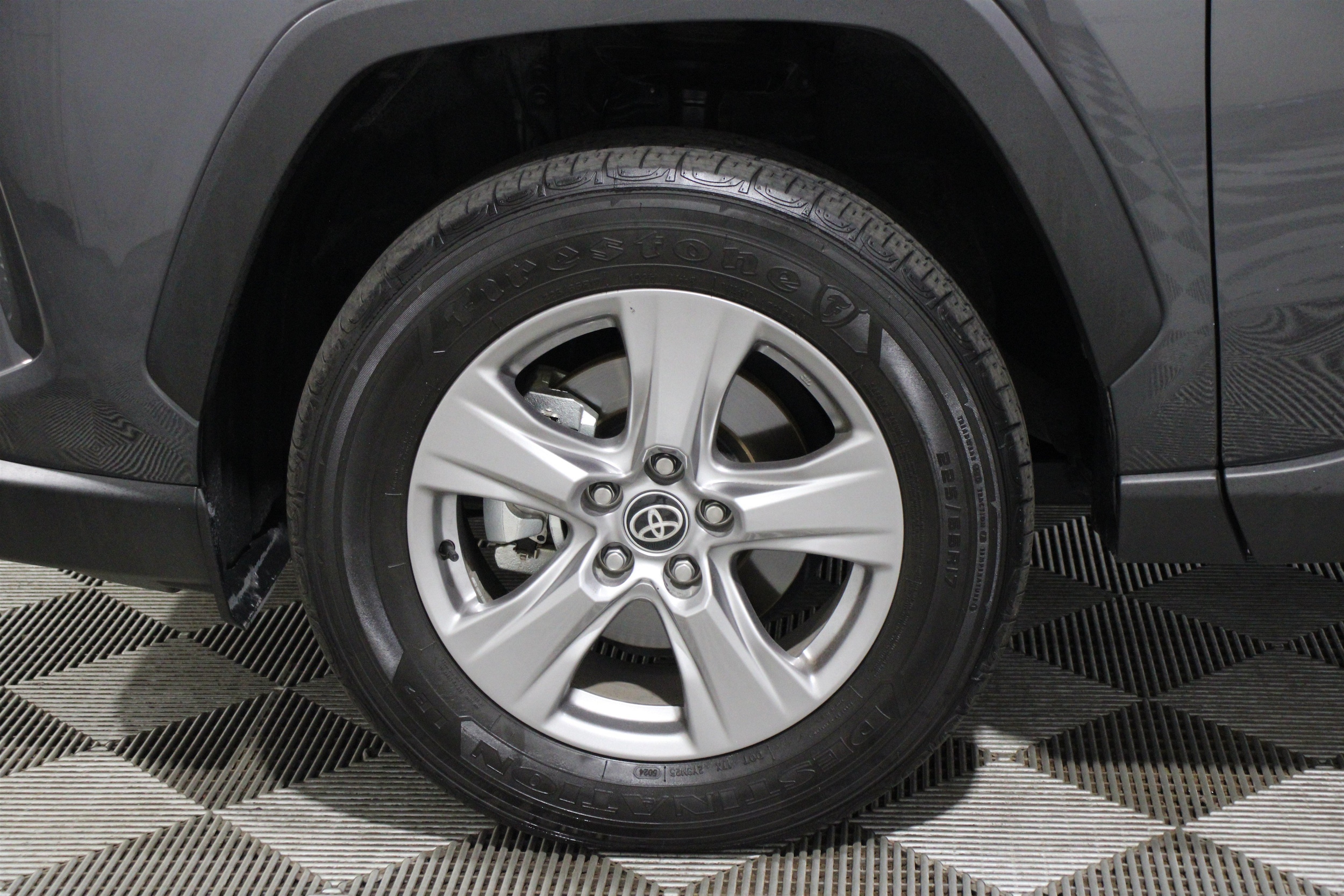 2025 Toyota RAV4 XLE - Photo 39