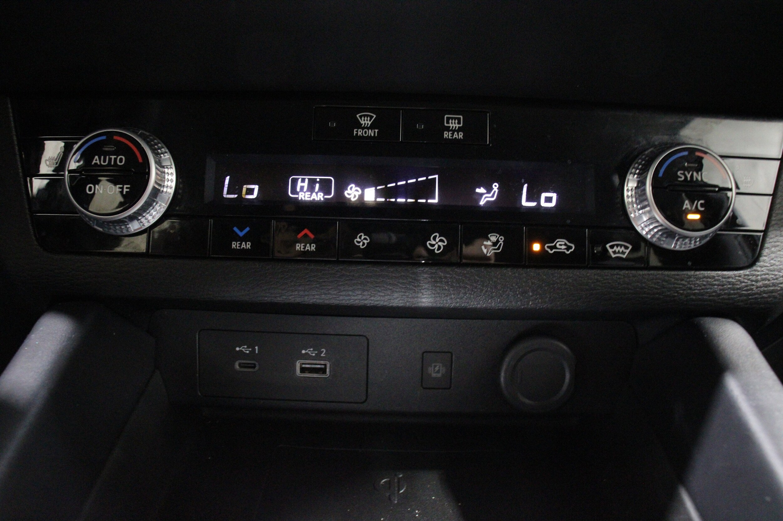 2024 Mitsubishi Outlander Plug-in Hybrid SEL - Photo 18