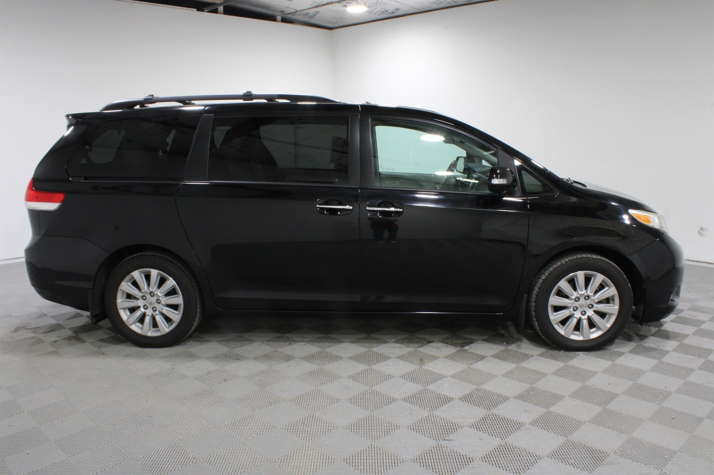 2014 Toyota Sienna Limited - Photo 29